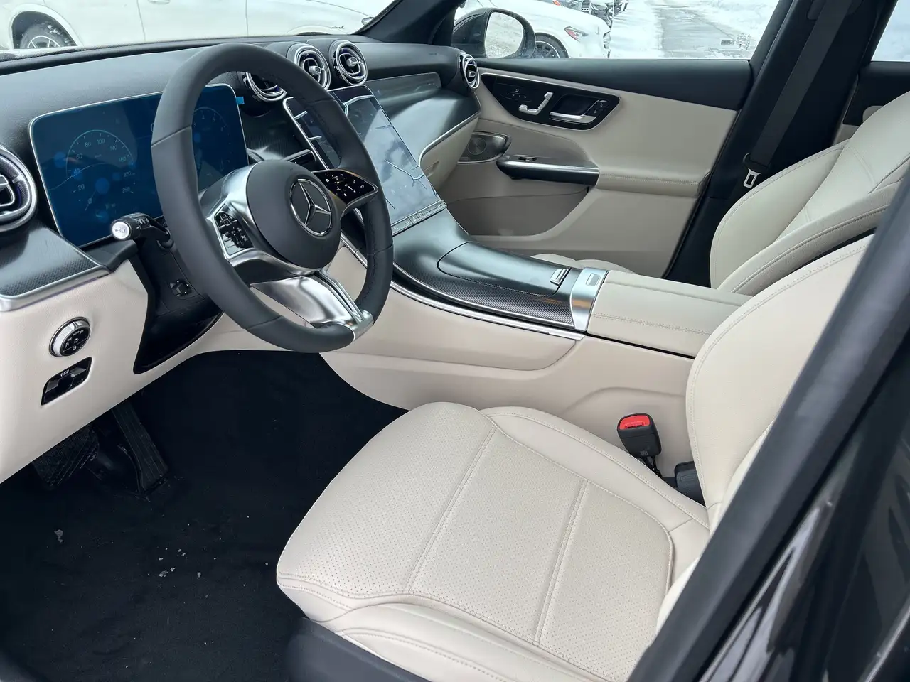 Mercedes-Benz GLC снимка Mercedes-Benz GLC