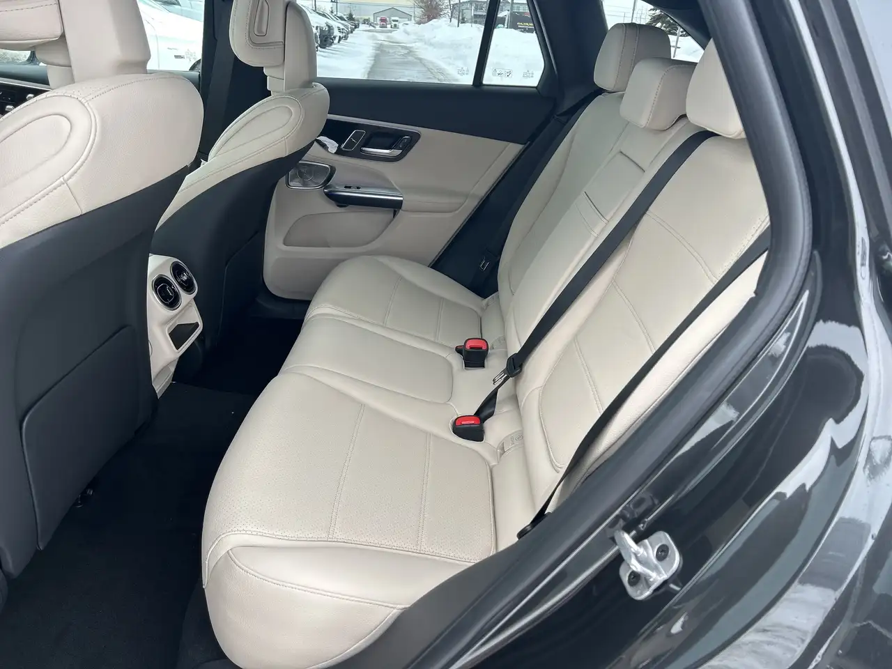 Mercedes-Benz GLC снимка Mercedes-Benz GLC