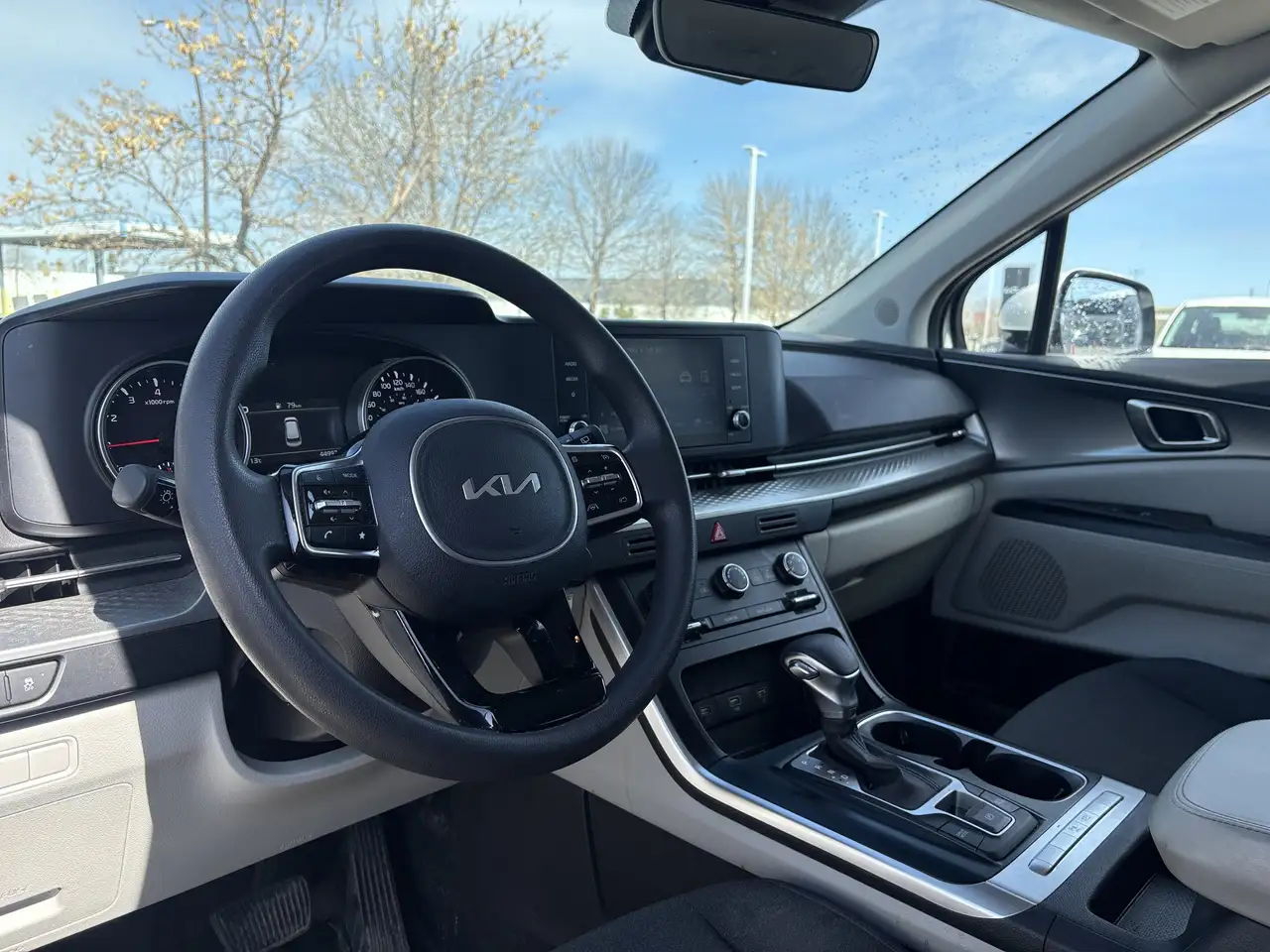 Kia Carnival снимка Kia Carnival