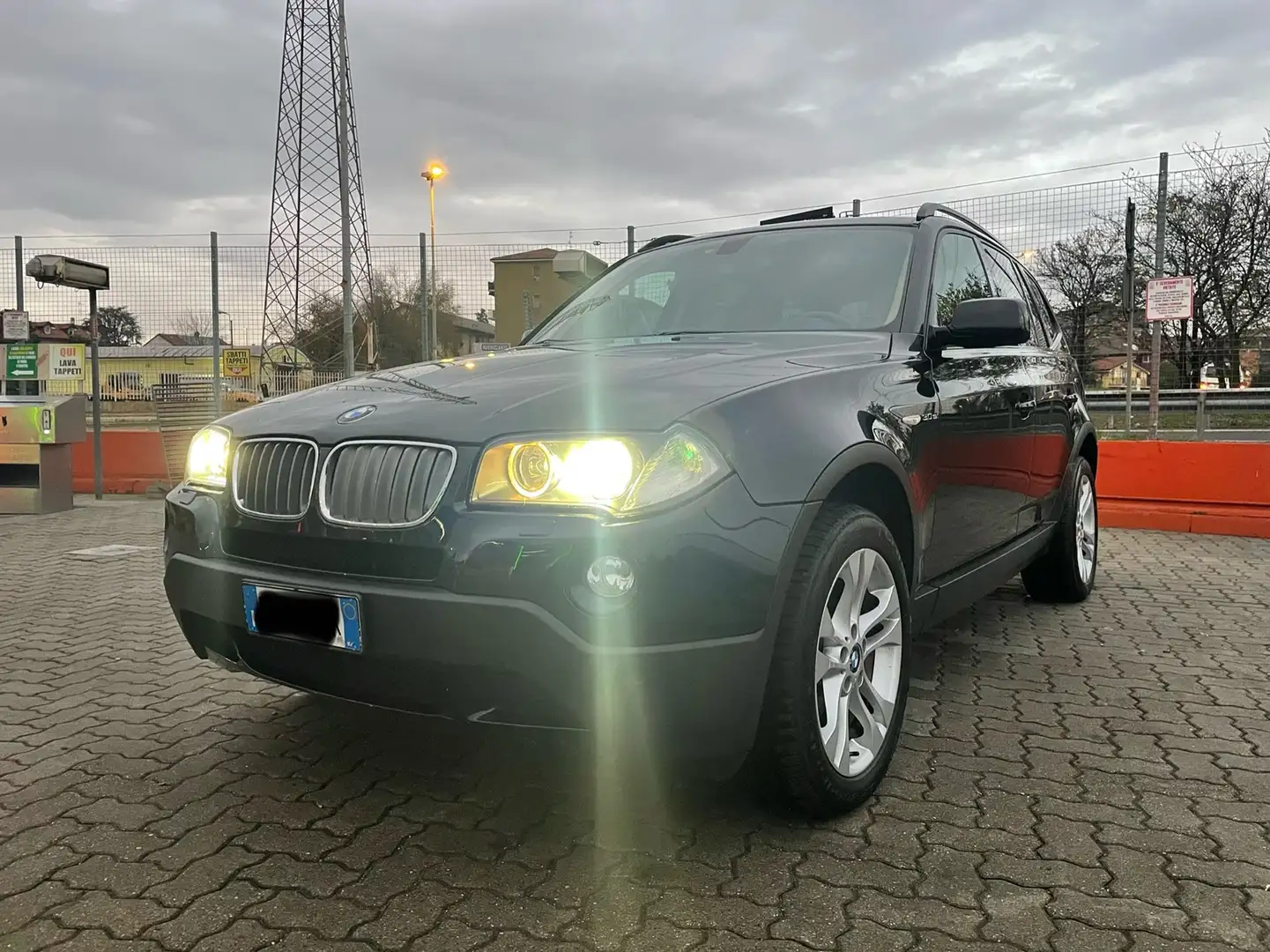 BMW X3 xdrive30i (3.0si) Futura Černá - 1