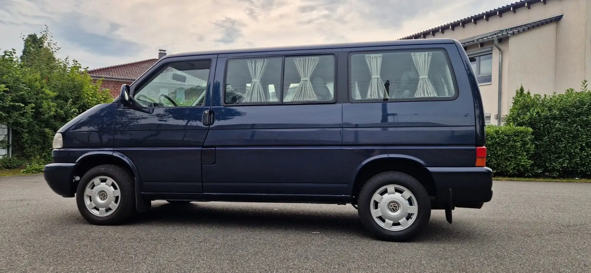 Volkswagen T4 Caravelle GL  seltene Ausstattung Autom. AHK Blau - 2