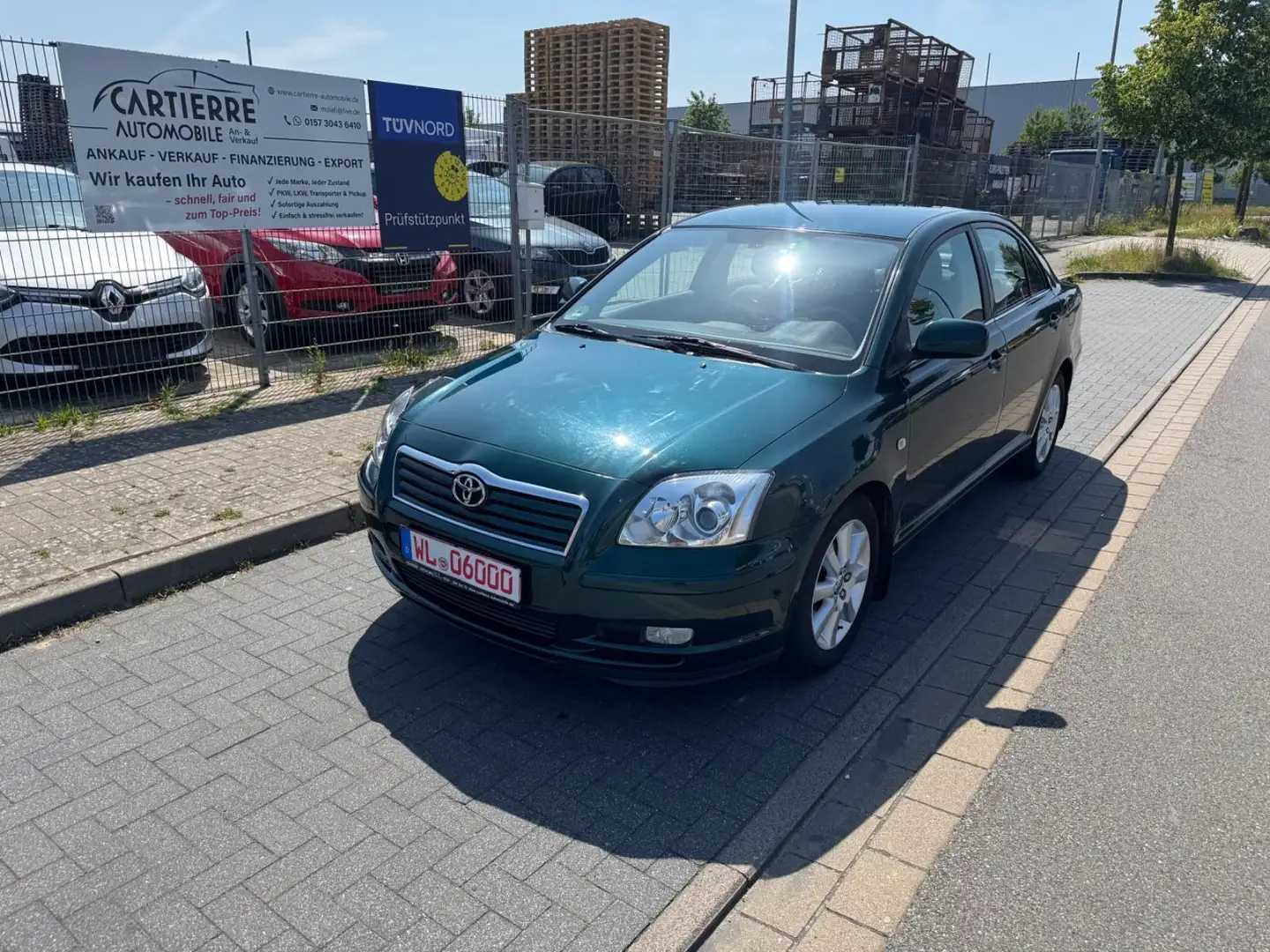 Toyota Avensis 1.8 Executive Lim. *AUTOMATIK*KLIMA*ALU* Grün - 1