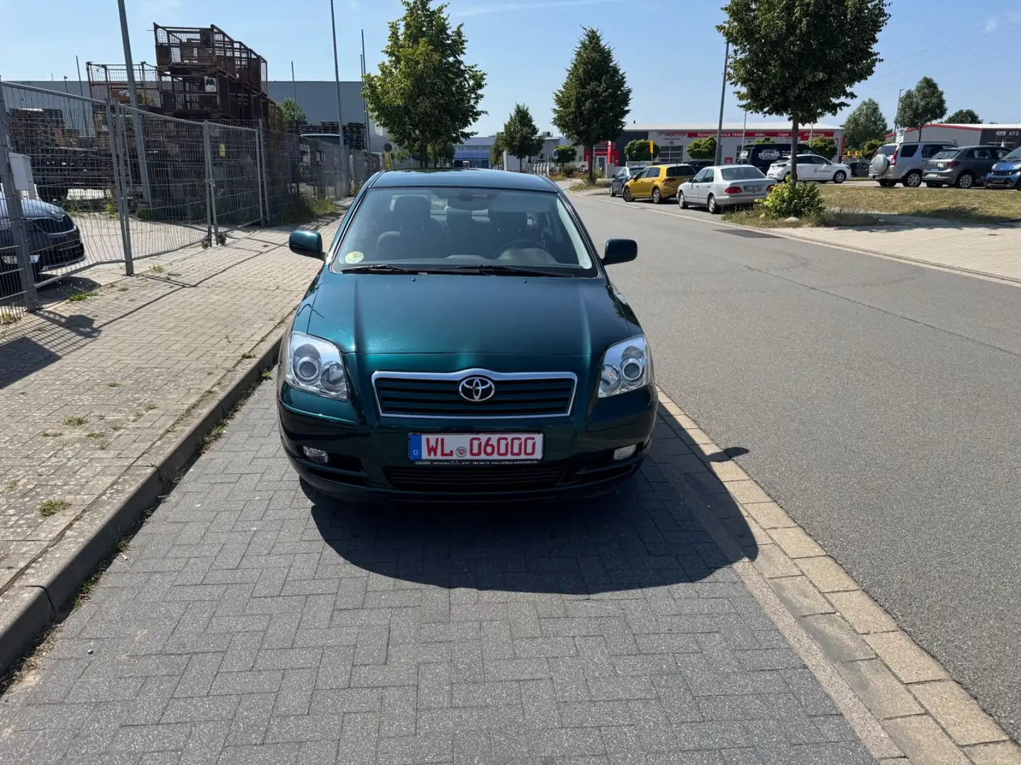 Toyota Avensis 1.8 Executive Lim. *AUTOMATIK*KLIMA*ALU* Grün - 2