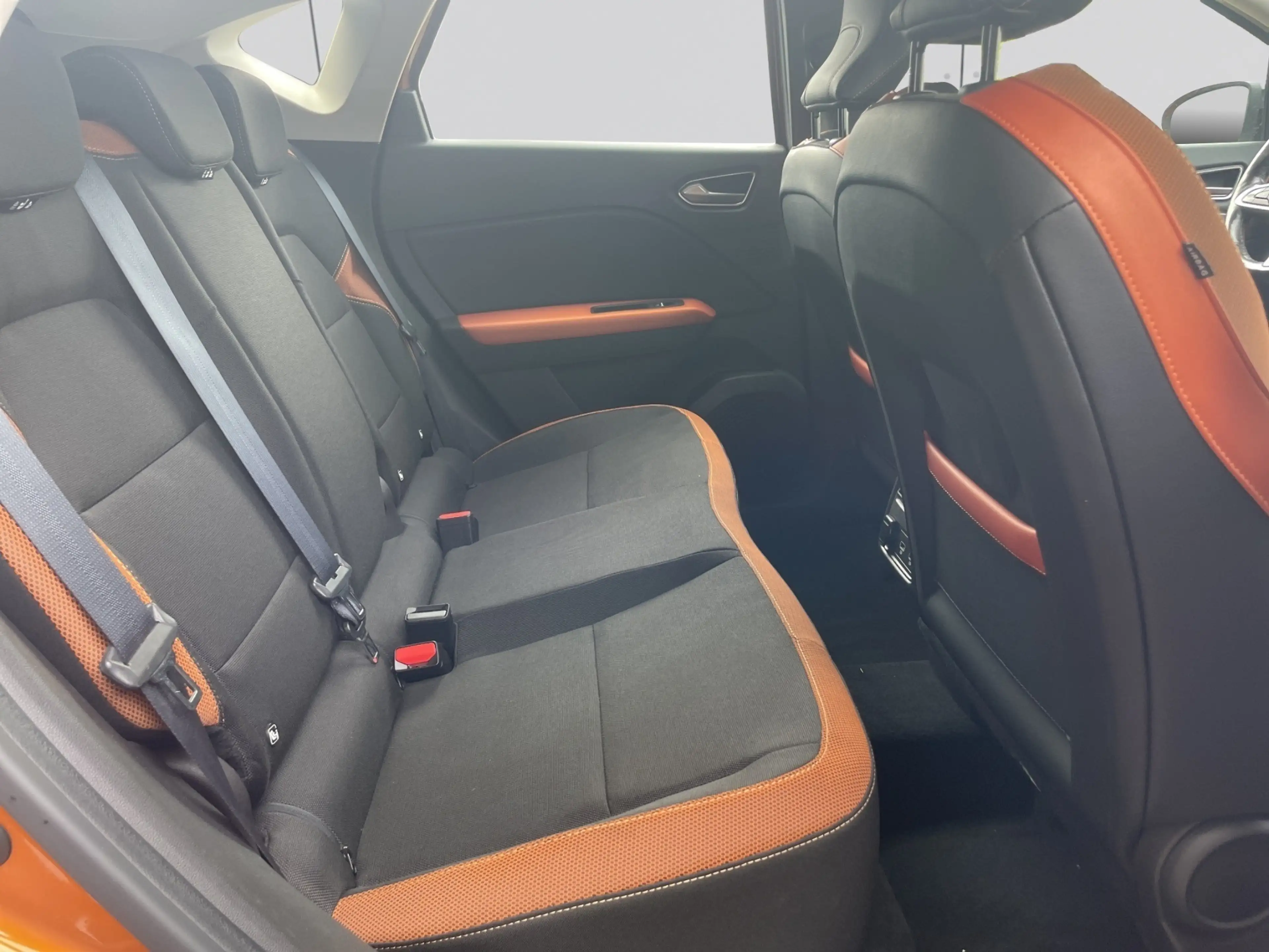 Renault Captur TCe 130 Intens GPF EDC*NAVI*LED* — photo 9