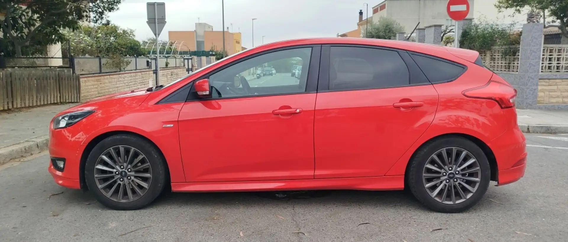 Ford Focus 1.5TDCi ST-Line 120 Rojo - 2