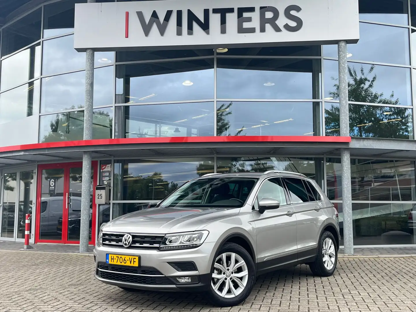 Volkswagen Tiguan 1.5 TSI ACT Highline | Navigatie | Adaptieve Cruis Gris - 1