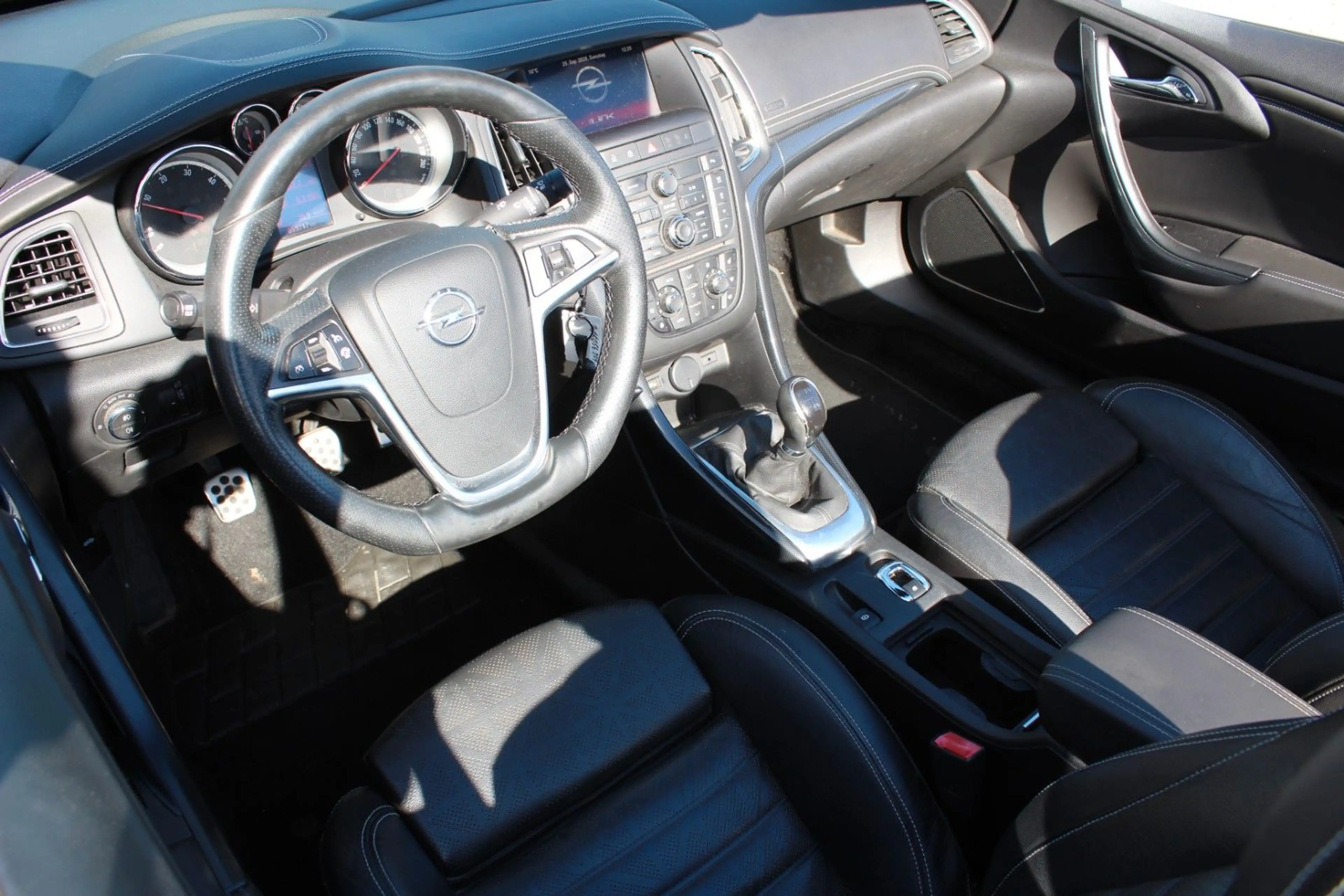 Opel Cascada 2.0 Cabrio Navi Sitzhzg Temp. R.Kamera — photo 11