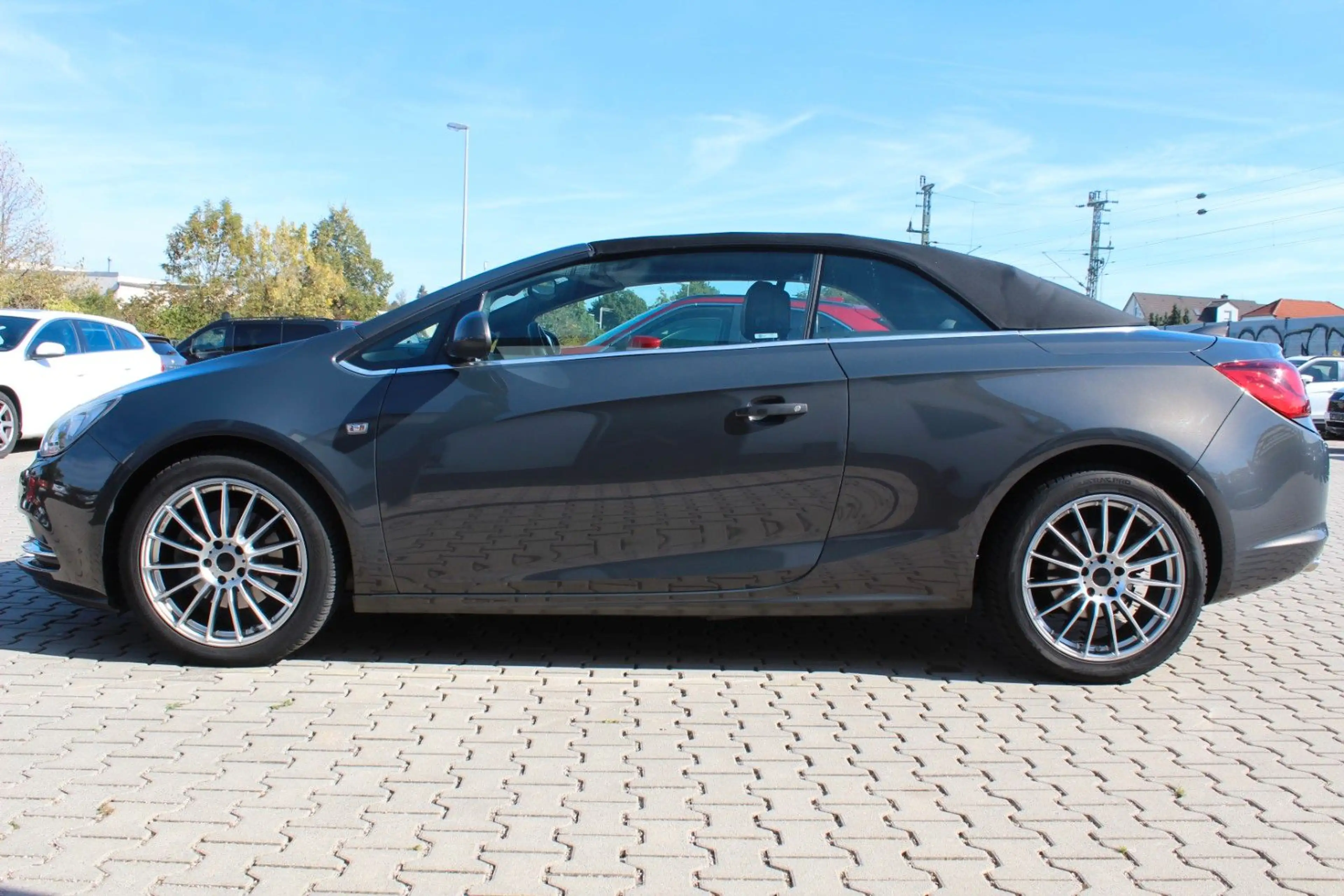 Opel Cascada 2.0 Cabrio Navi Sitzhzg Temp. R.Kamera — photo 10
