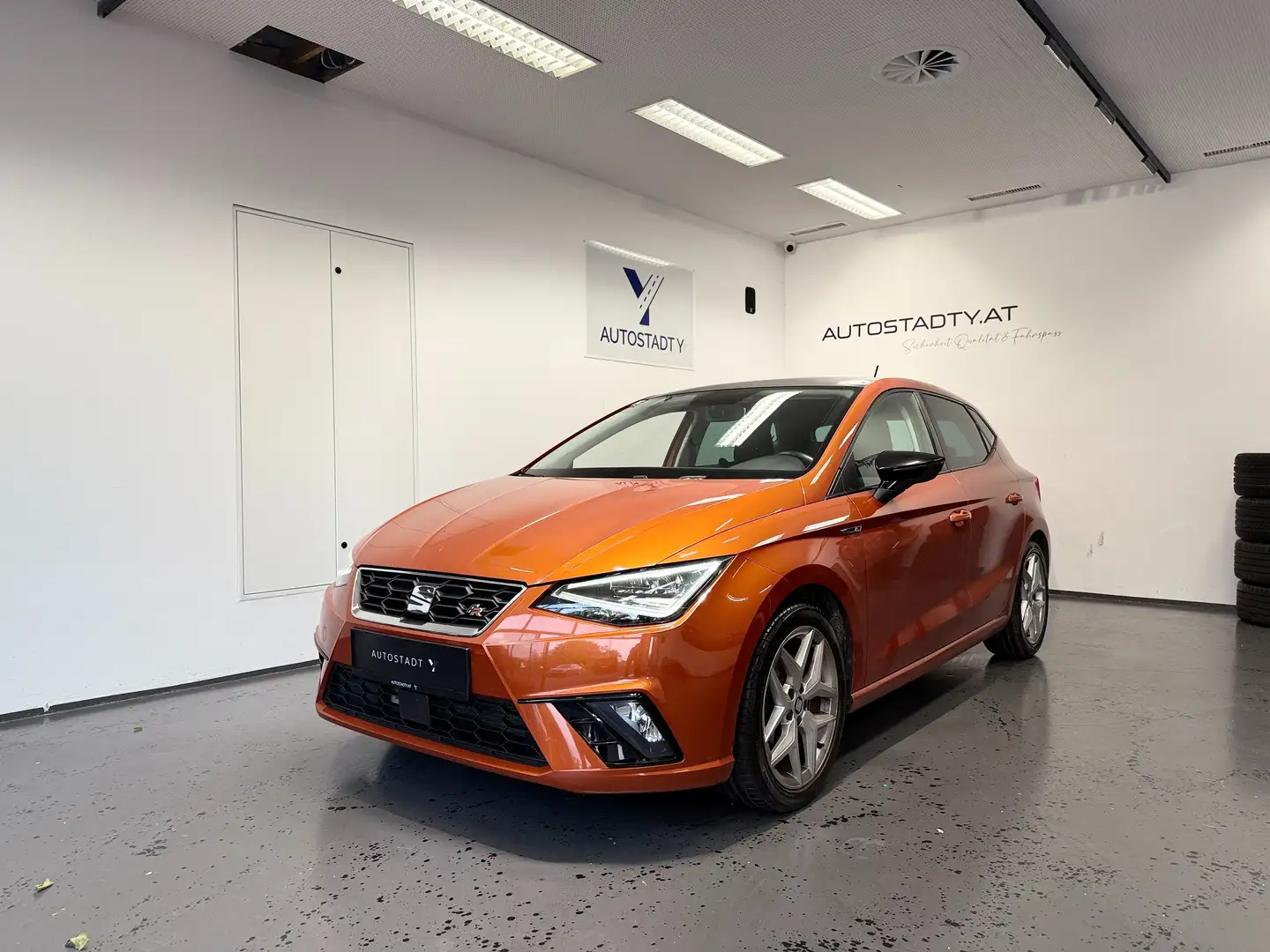 SEAT Ibiza FR Orange - 1