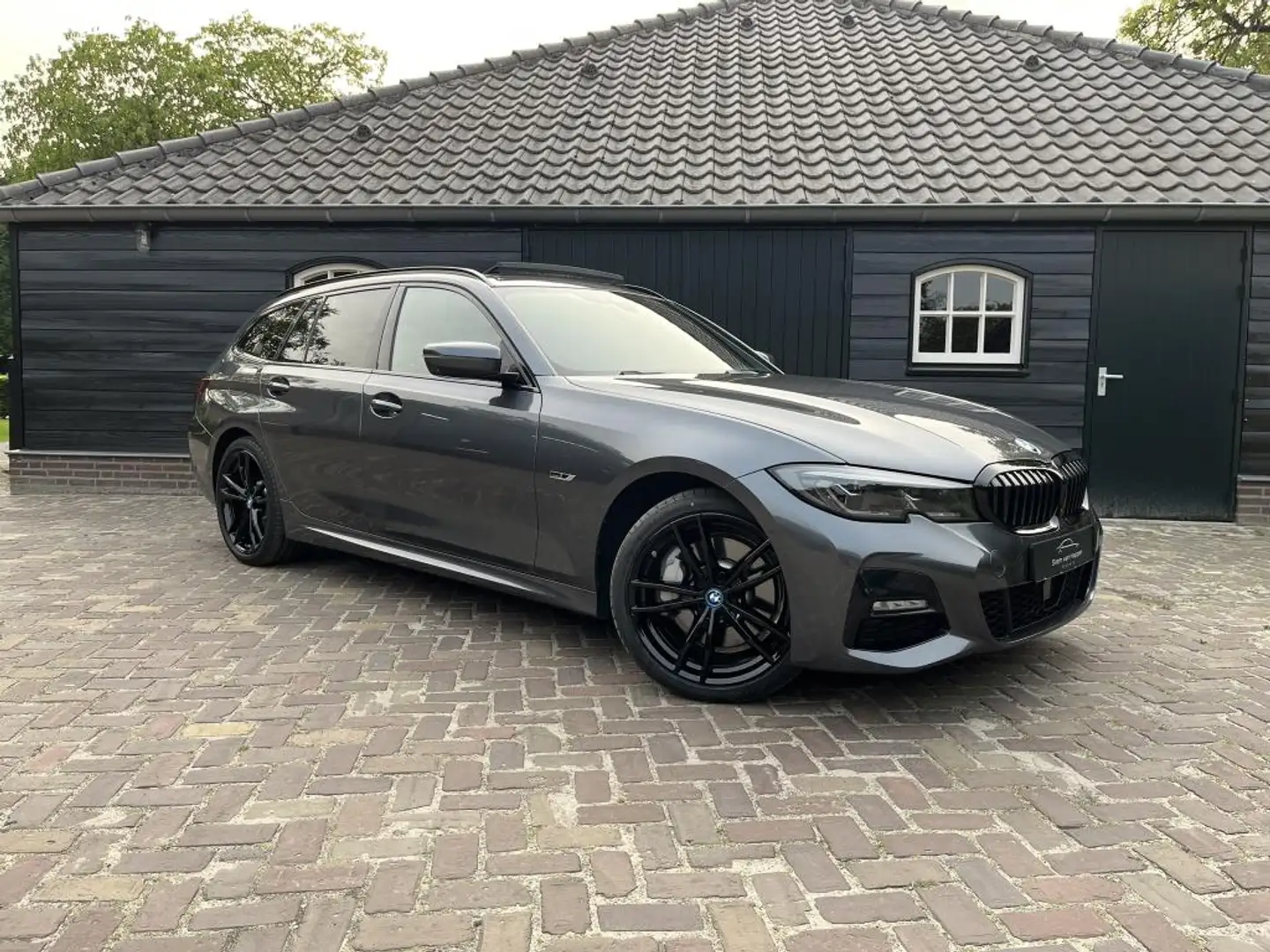 BMW 330 3-serie Touring 330e M-Sport| Pano| ACC| 360| Lase Grijs - 2