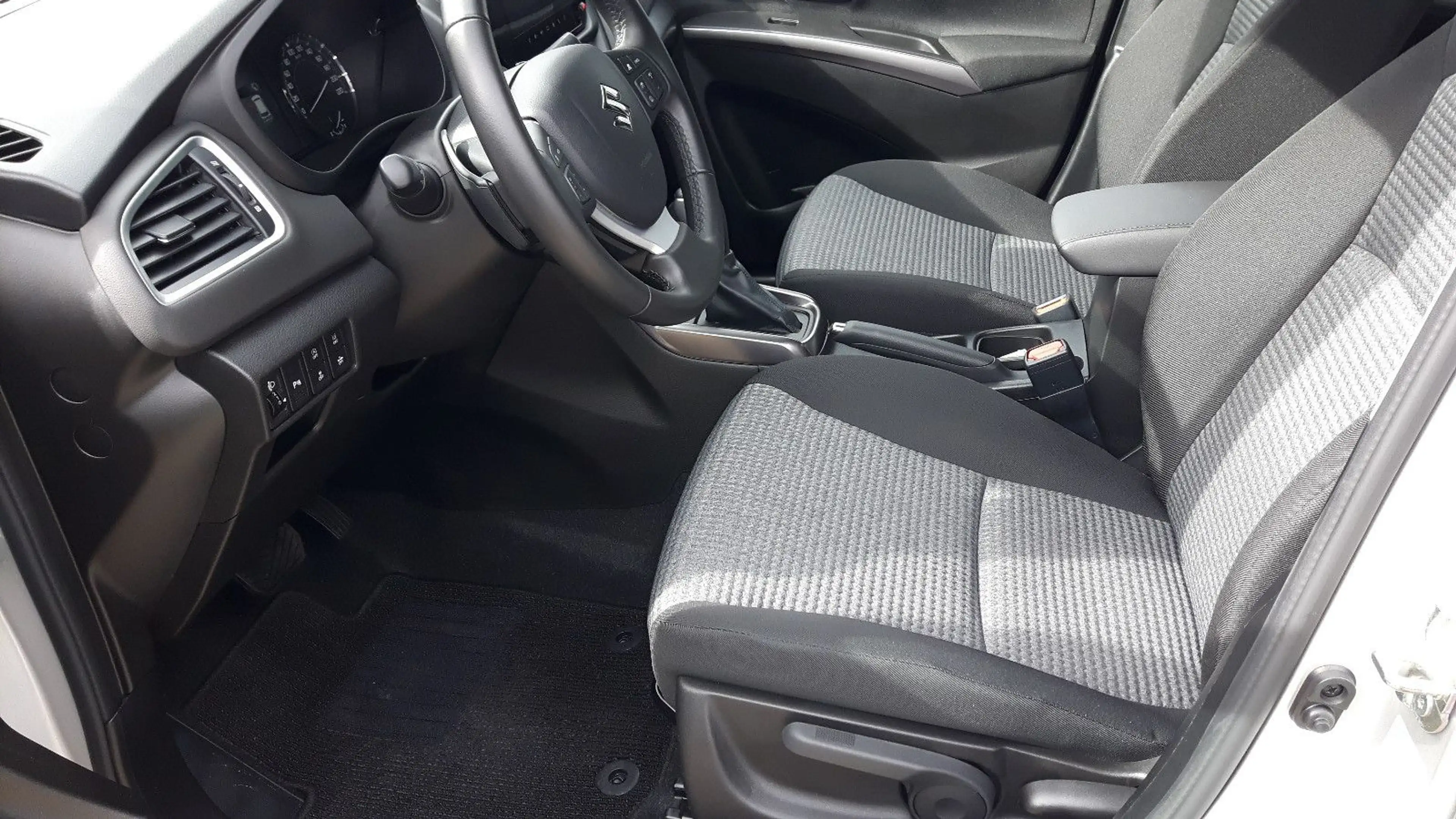Suzuki SX4 S-Cross S-Cross 1,4 Comfort 6AT  HYBRID — photo 7