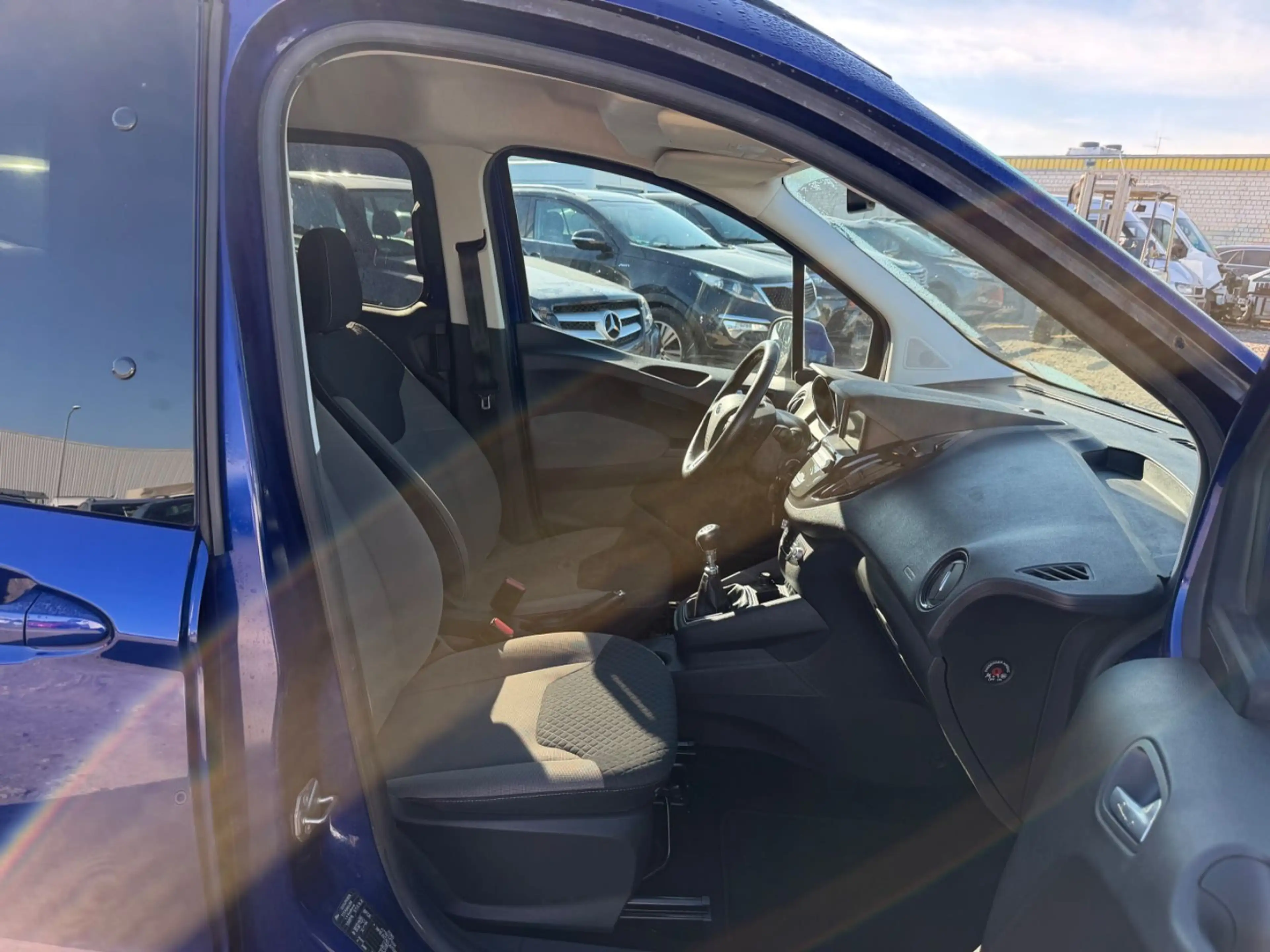 Ford Tourneo Courier Titanium — photo 13