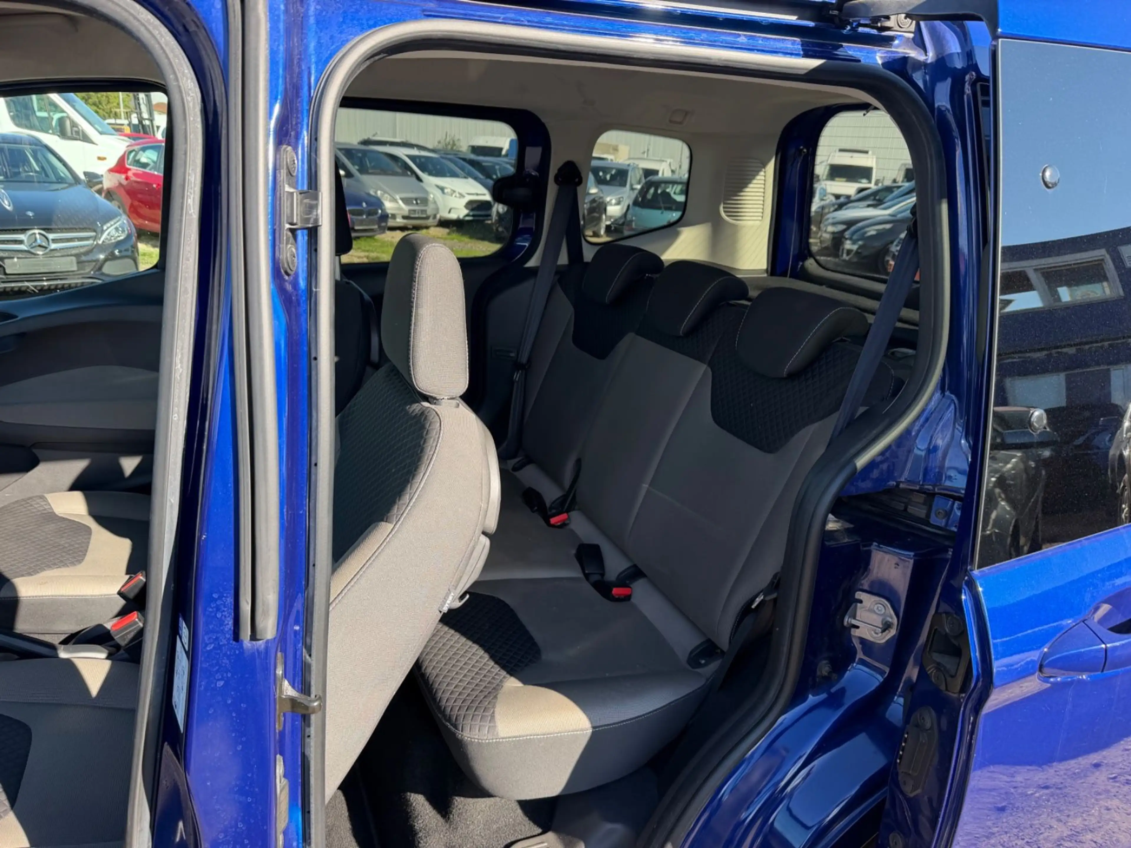 Ford Tourneo Courier Titanium — photo 12