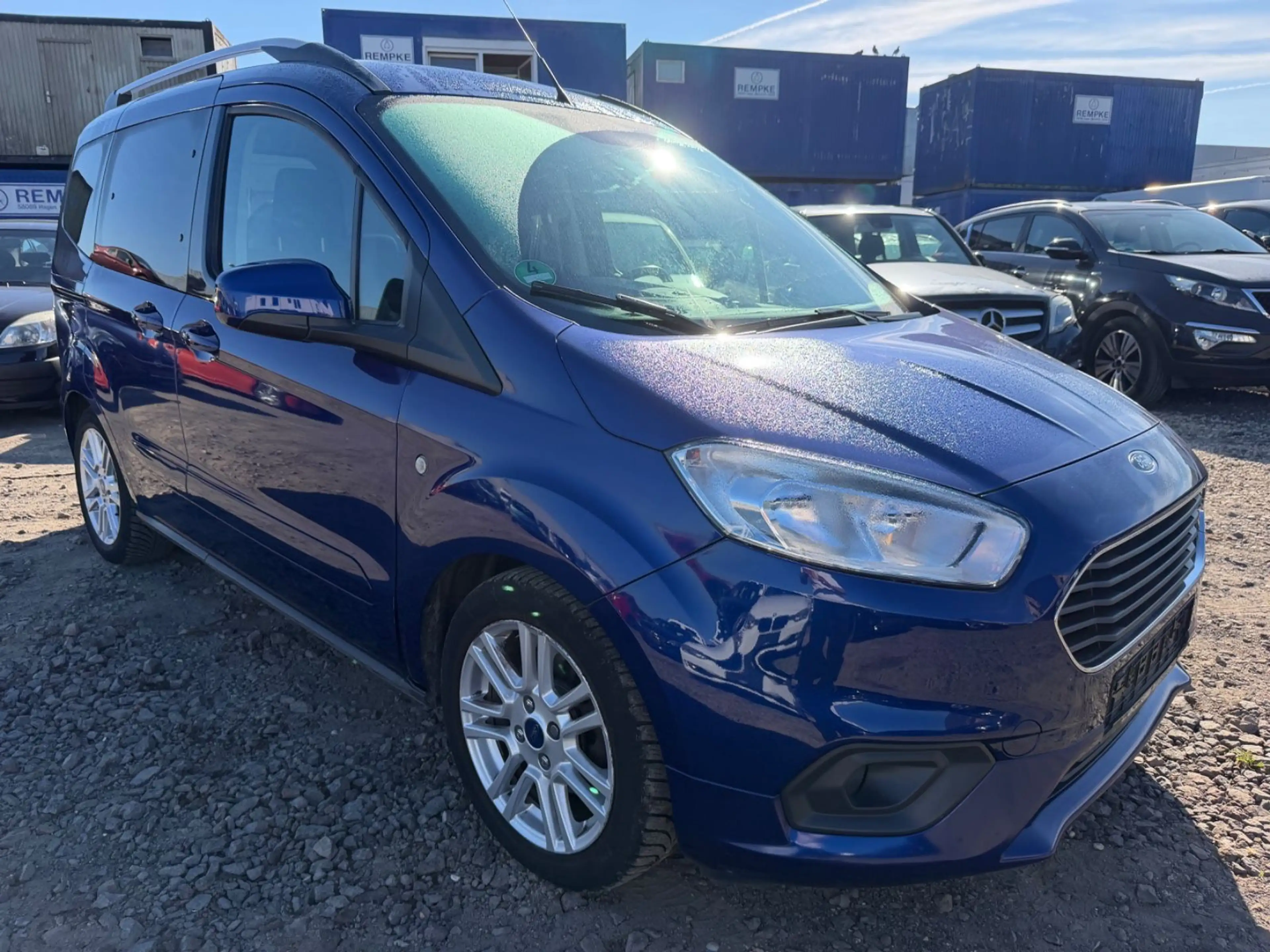 Ford Tourneo Courier Titanium — photo 3