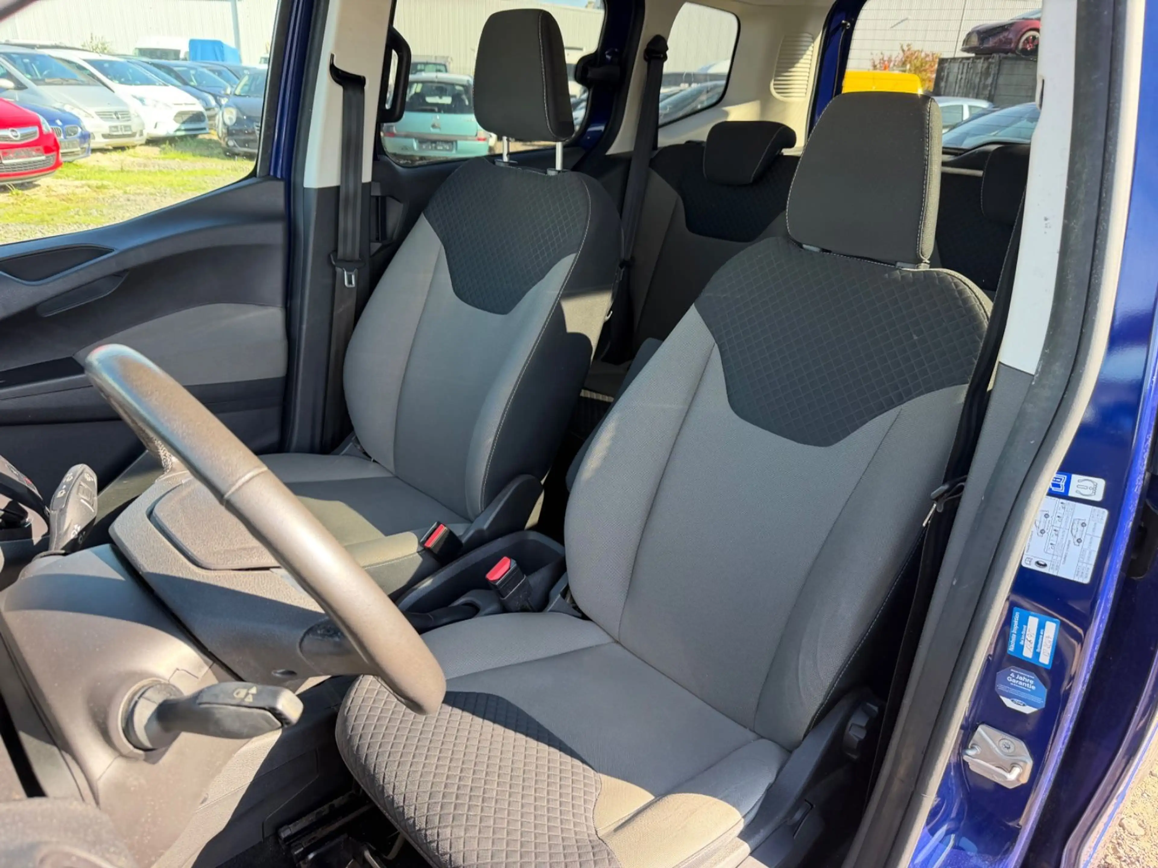 Ford Tourneo Courier Titanium — photo 10
