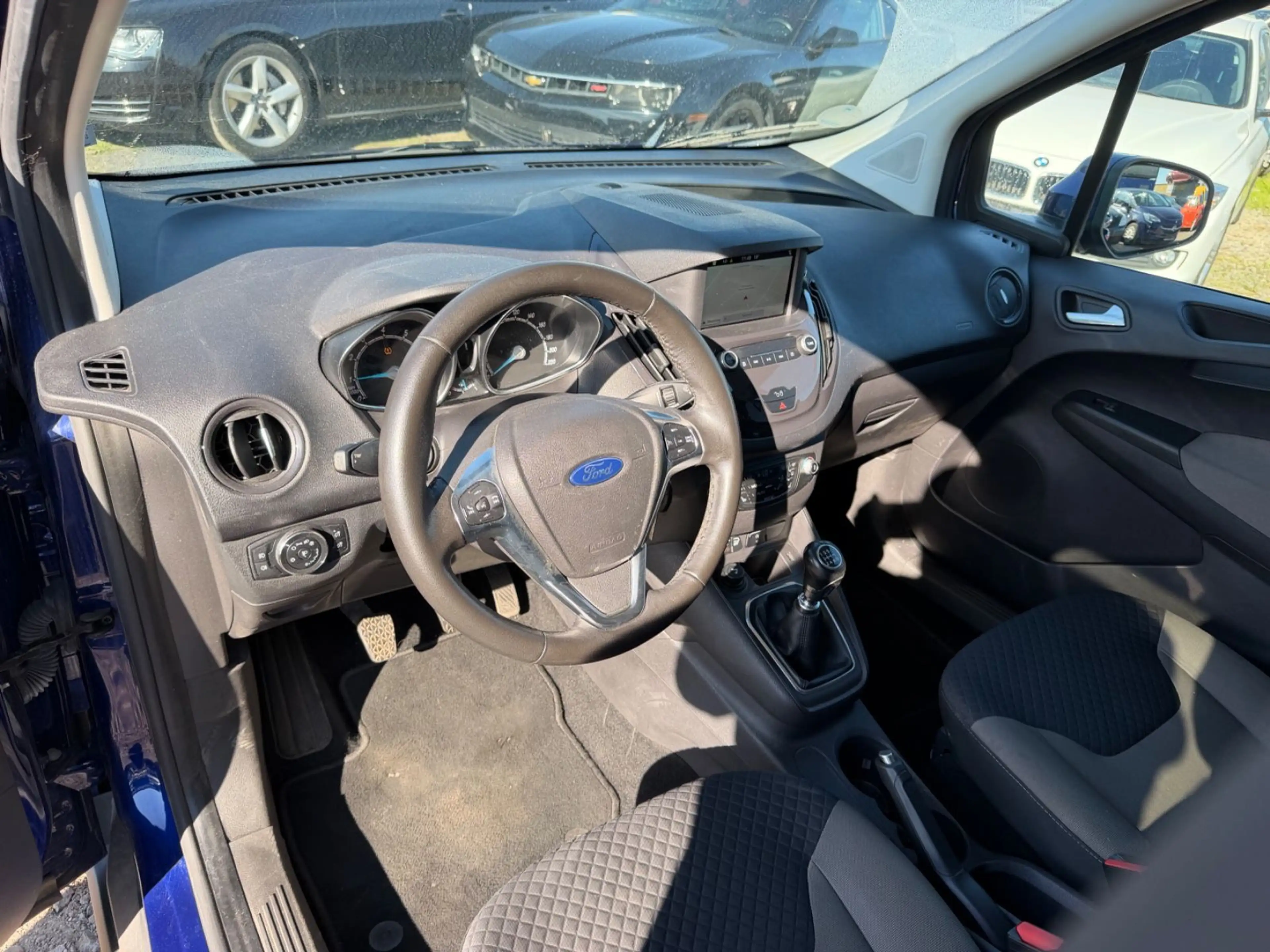 Ford Tourneo Courier Titanium — photo 11
