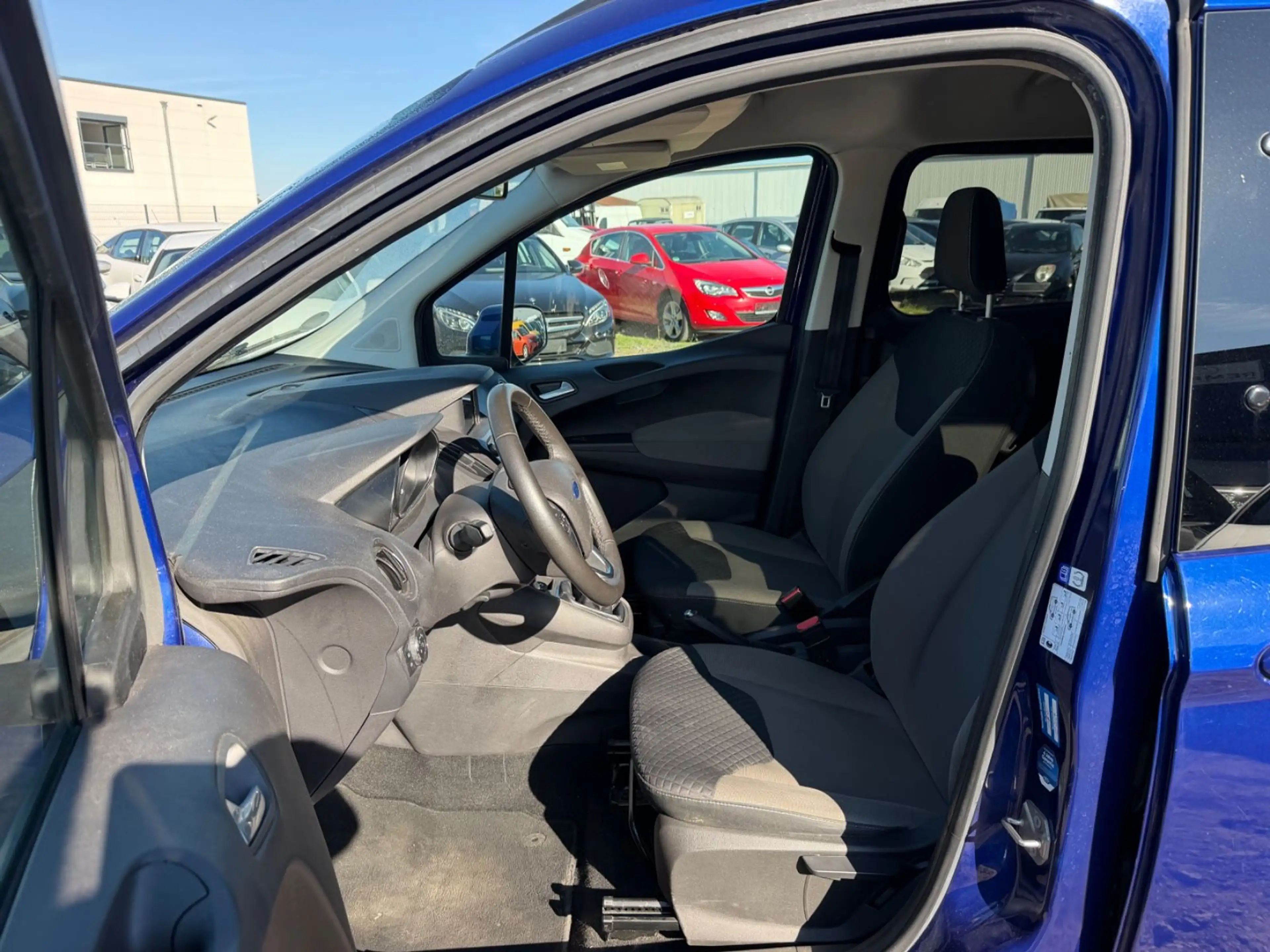 Ford Tourneo Courier Titanium — photo 9