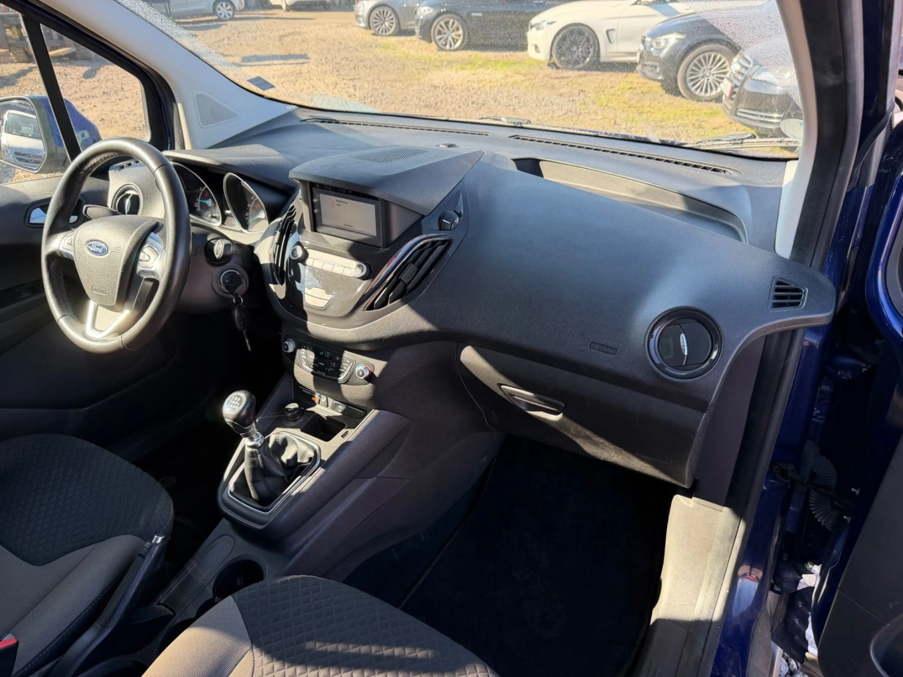 Ford Tourneo Courier Titanium — photo 15
