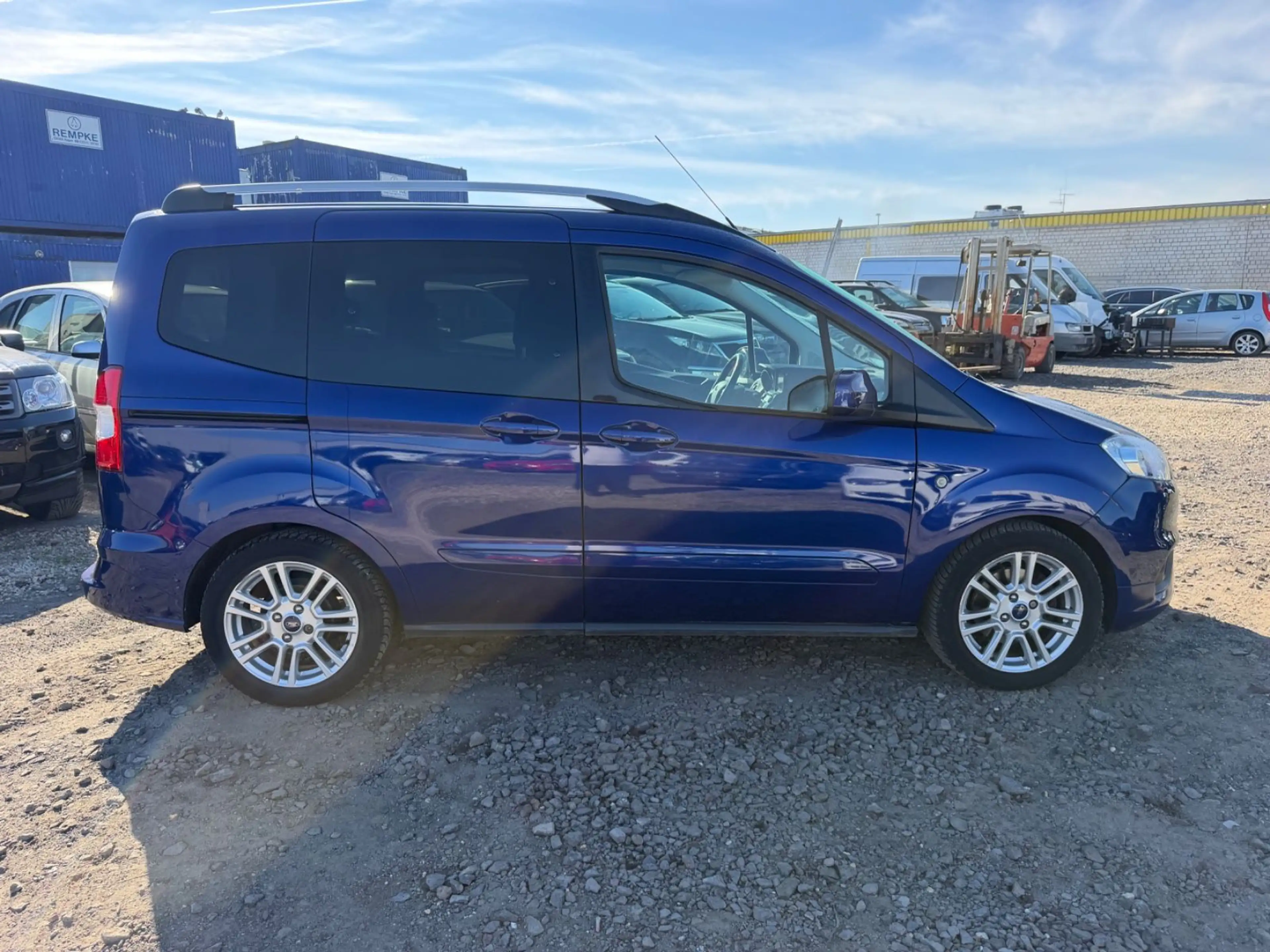 Ford Tourneo Courier Titanium — photo 4
