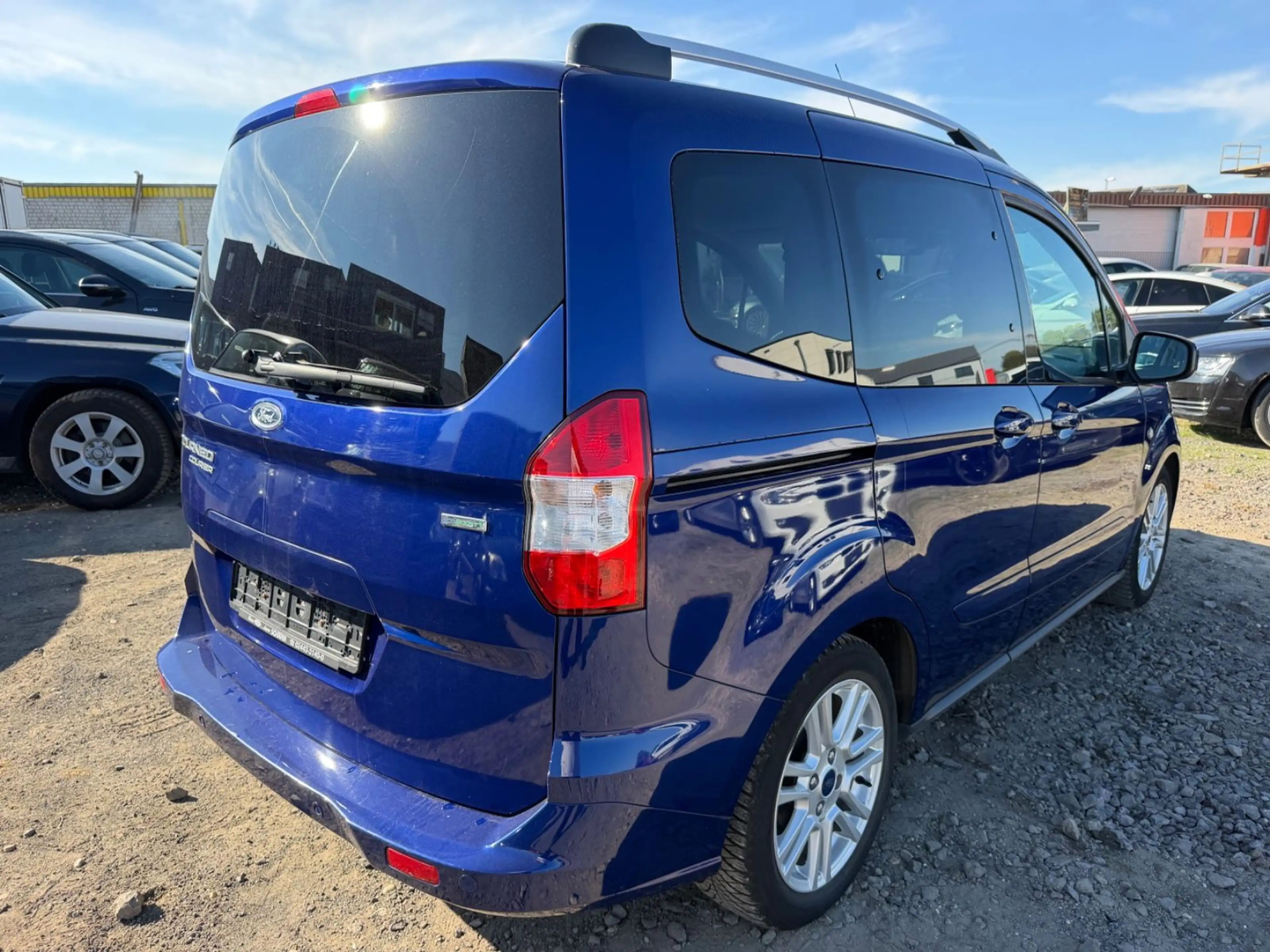 Ford Tourneo Courier Titanium — photo 5