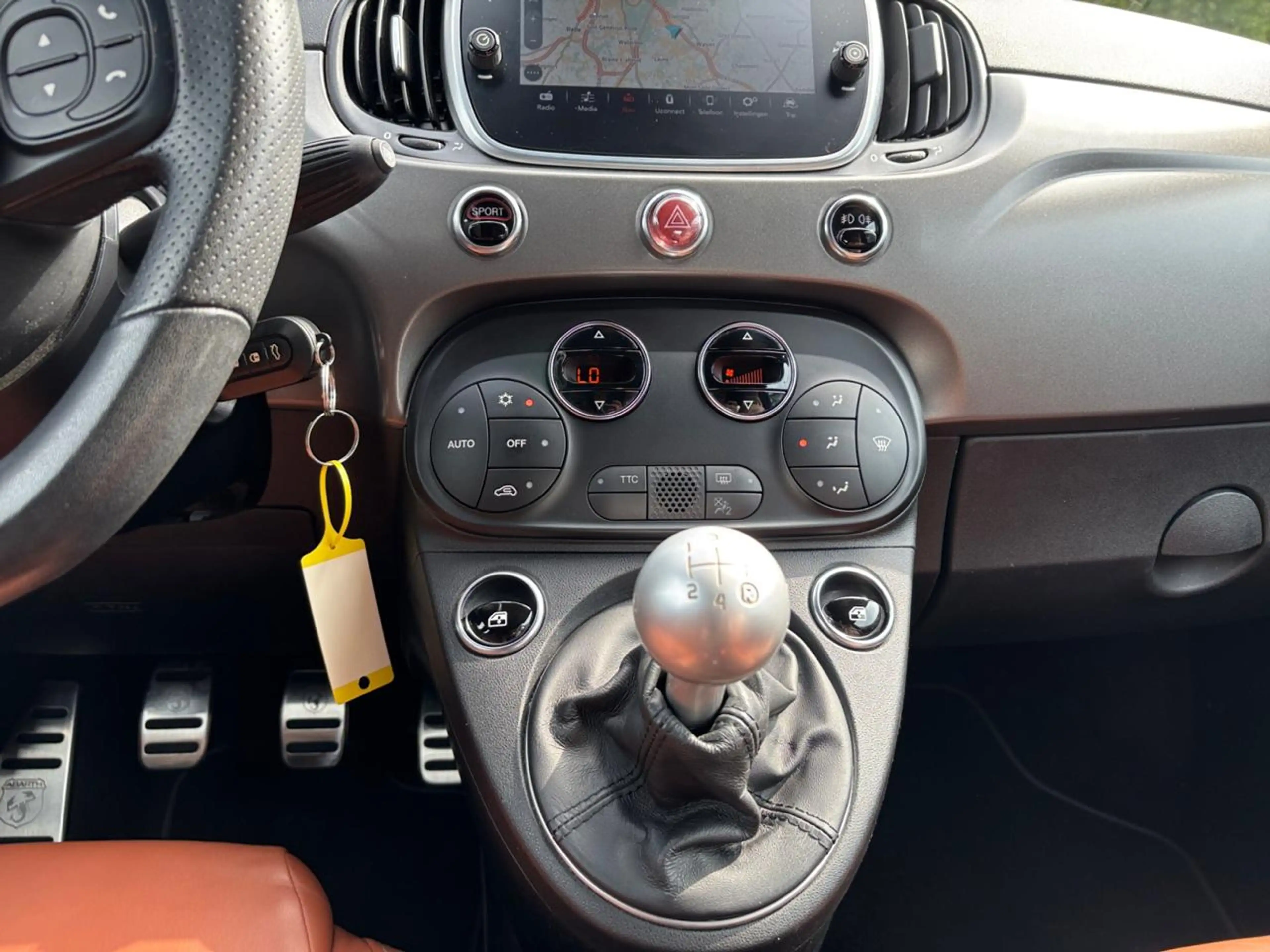 Abarth 595C 1.4 T-Jet Turismo Leder / GPS / Parkeersensoren achteraan — photo 11