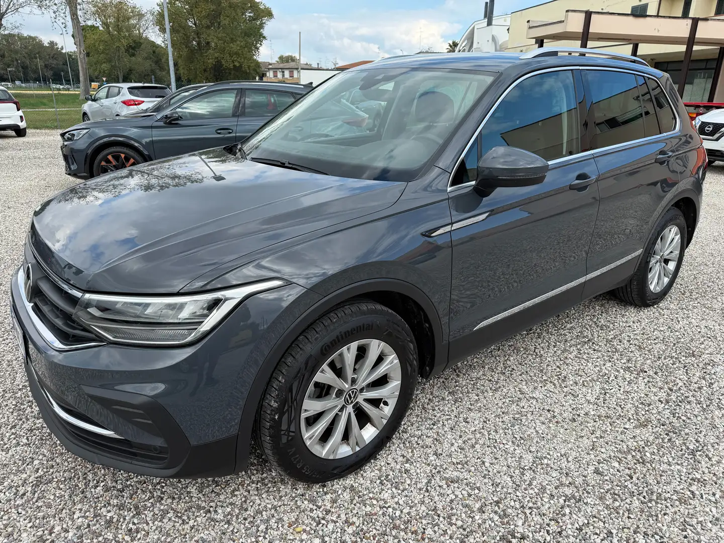 Volkswagen Tiguan Tiguan II 2021 2.0 tdi Life 150cv dsg Grigio - 1