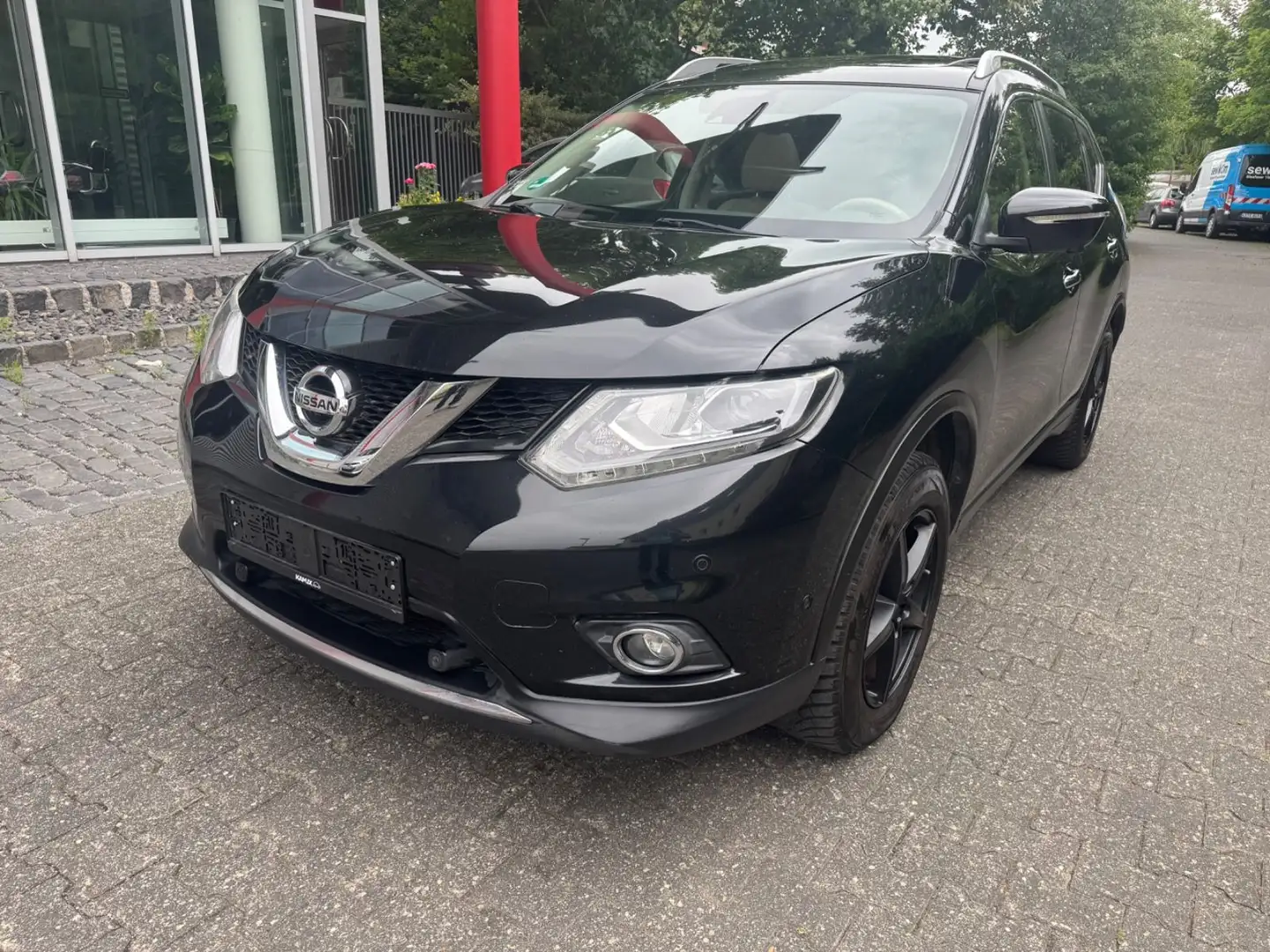 Nissan X-Trail Tekna Schwarz - 1