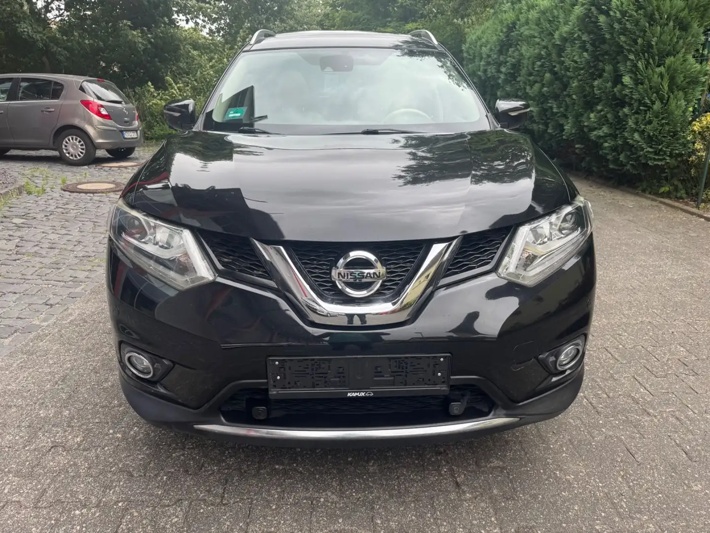 Nissan X-Trail Tekna Schwarz - 2