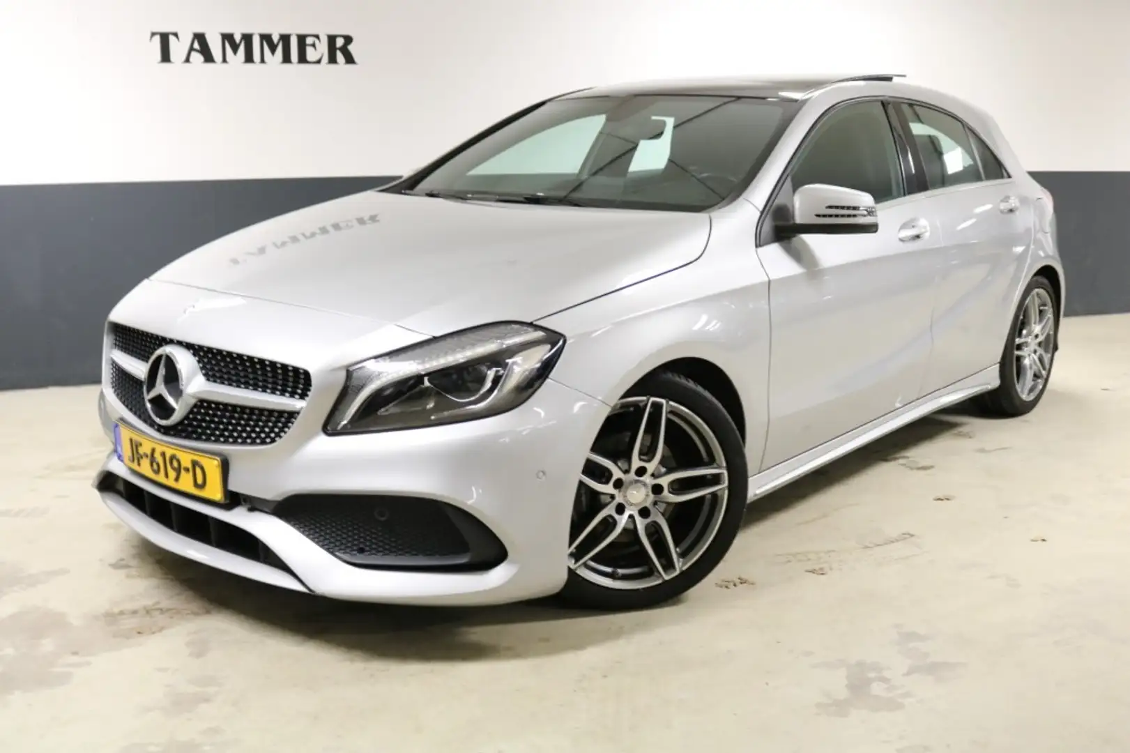 Mercedes-Benz A 180 180 Ambition AMG LAGE KM:33163 -NAP-PANO-STOELVERW Grijs - 1