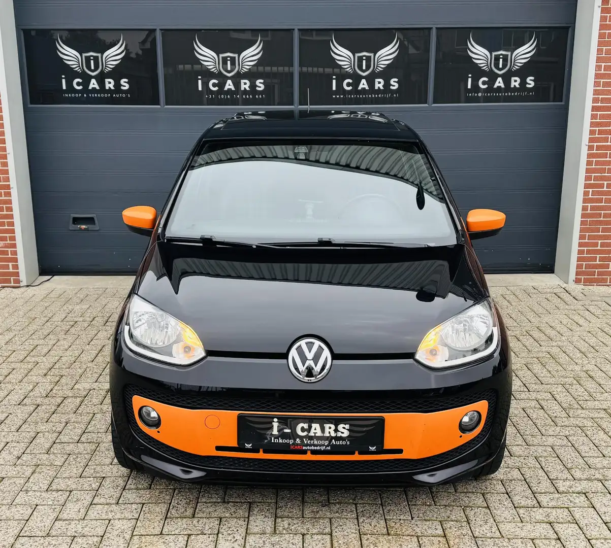 Volkswagen up! 1.0 high up! BlueMotion NAVI AIRCO PDC 2e eig Zwart - 2