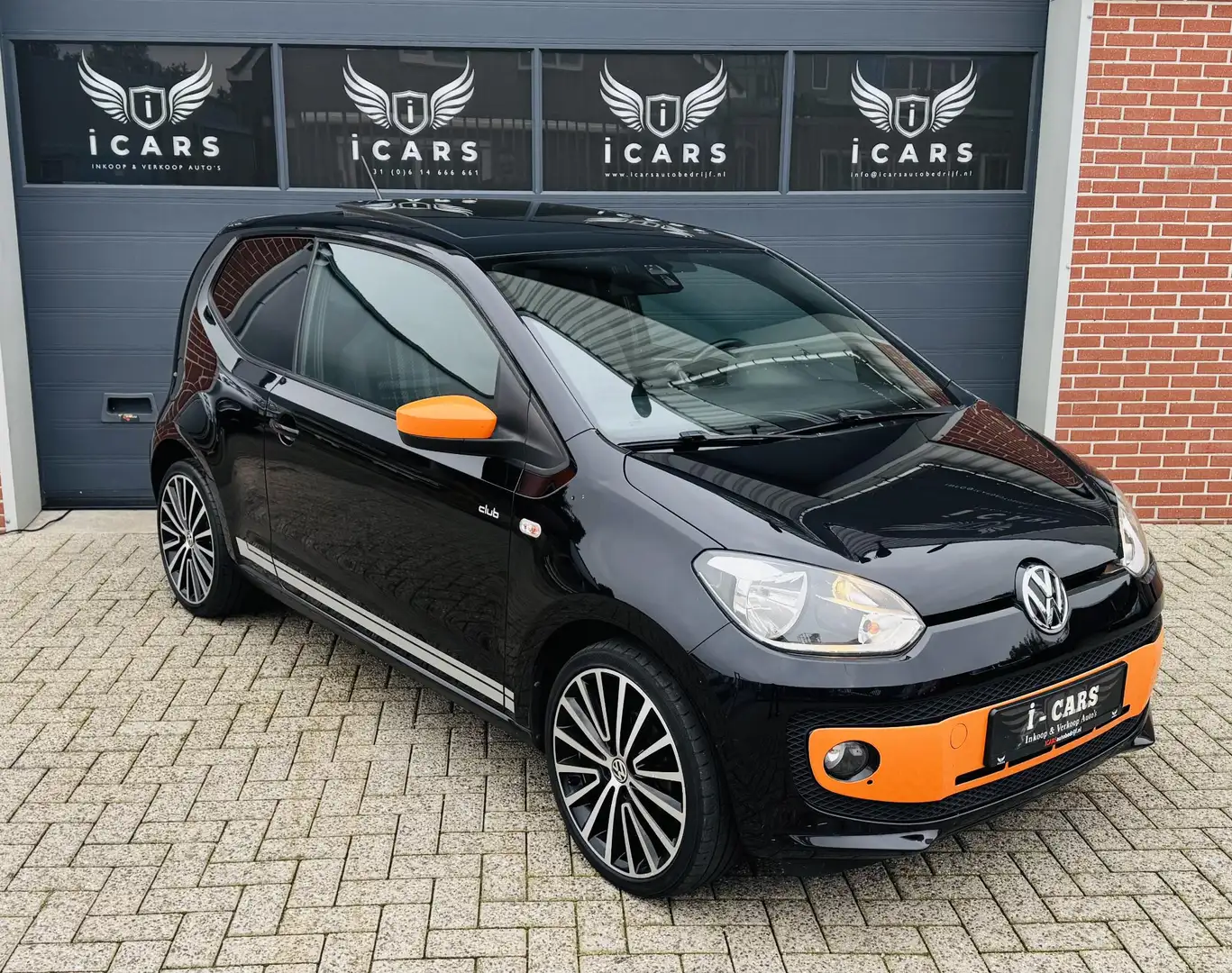 Volkswagen up! 1.0 high up! BlueMotion NAVI AIRCO PDC 2e eig Zwart - 1