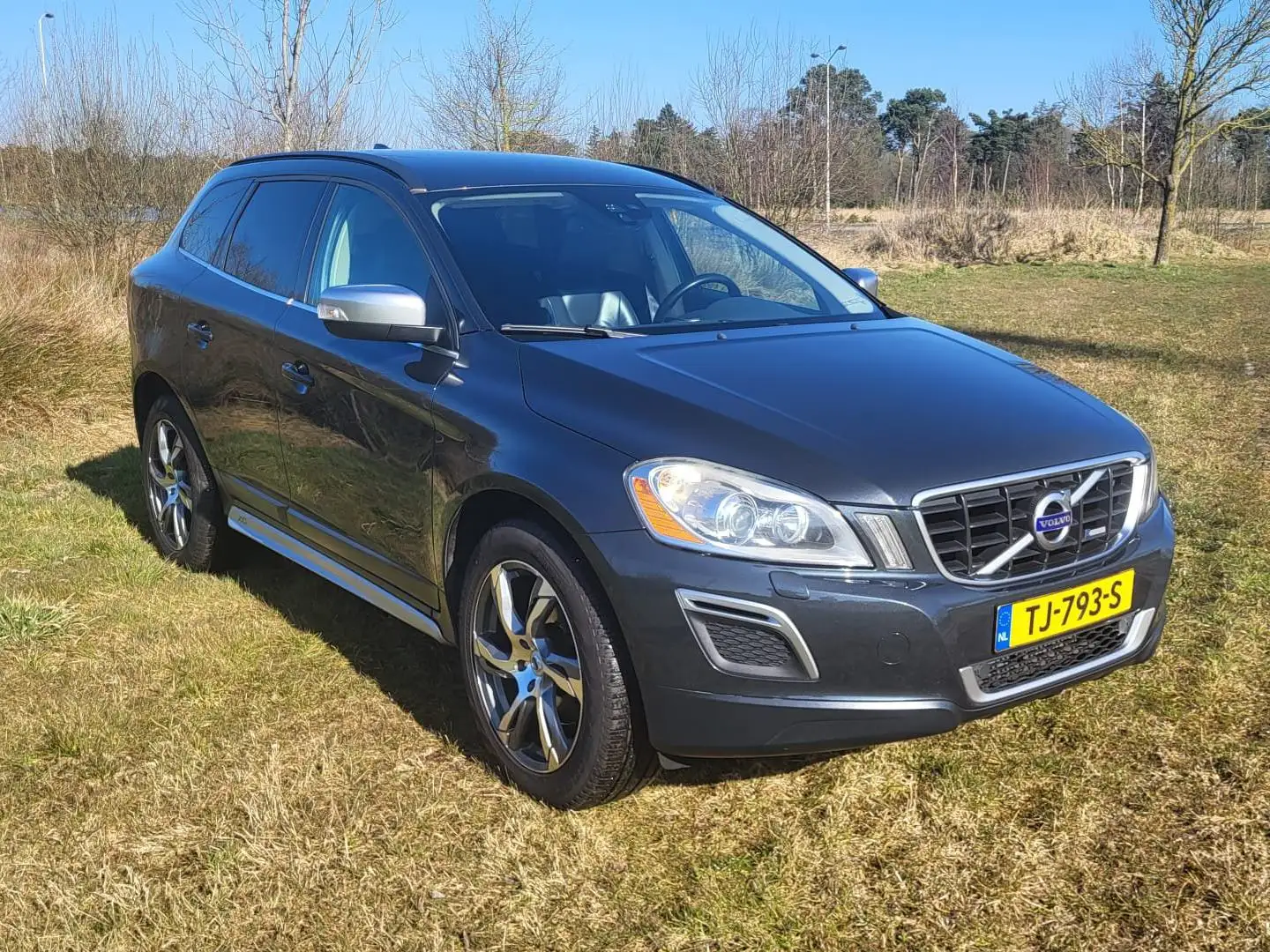 Volvo XC60 2.0 D3 5cyl.Momentum Rdesign, trekhaak 19inch velg Gris - 1