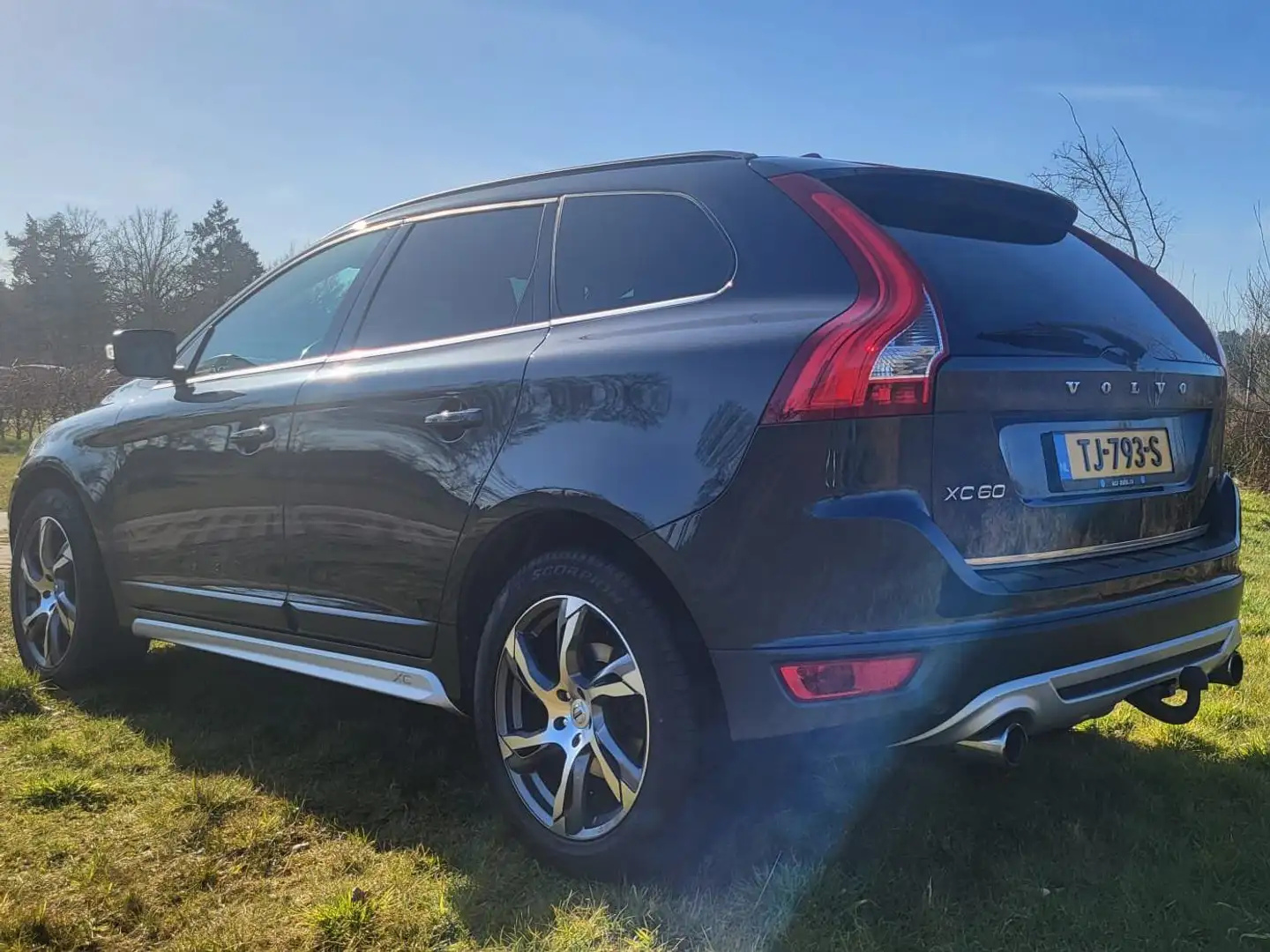 Volvo XC60 2.0 D3 5cyl.Momentum Rdesign, trekhaak 19inch velg Gris - 2