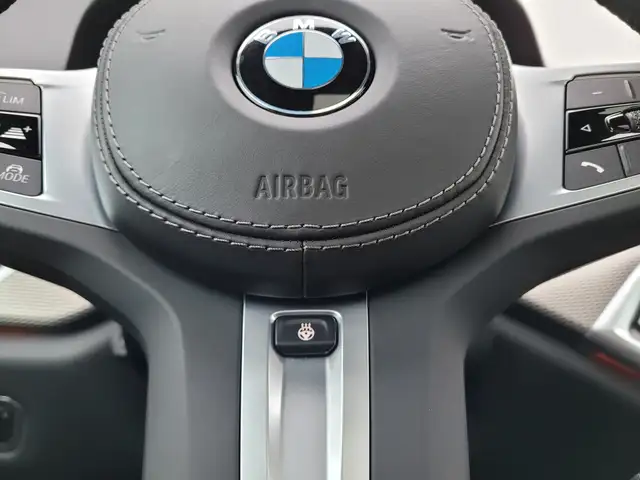 BMW X6 view 20