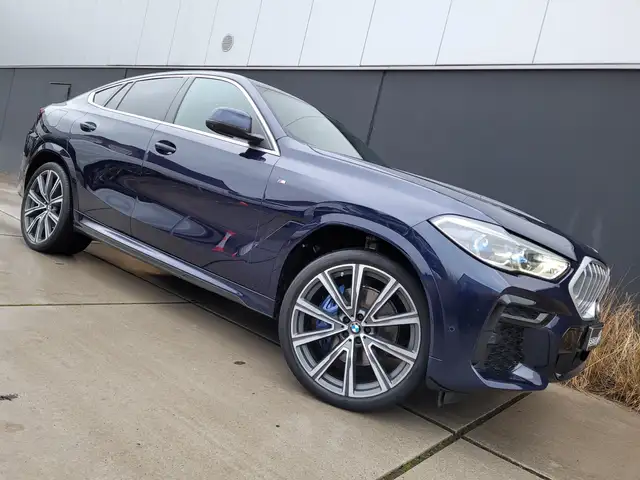 BMW X6 view 9