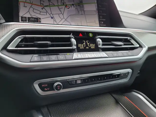 BMW X6 view 23