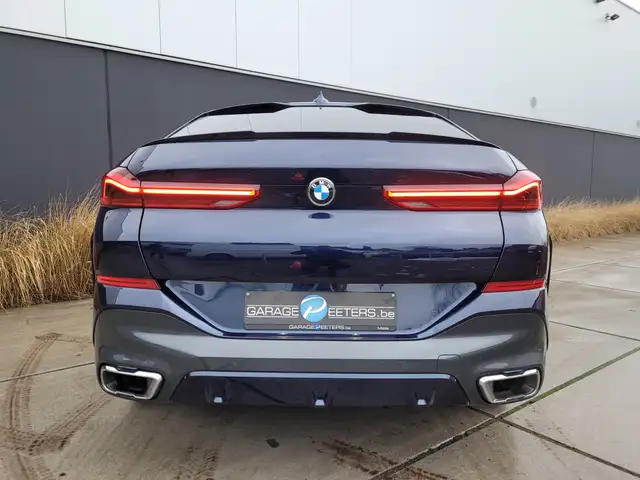 BMW X6 view 4