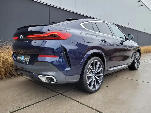BMW X6 view 3