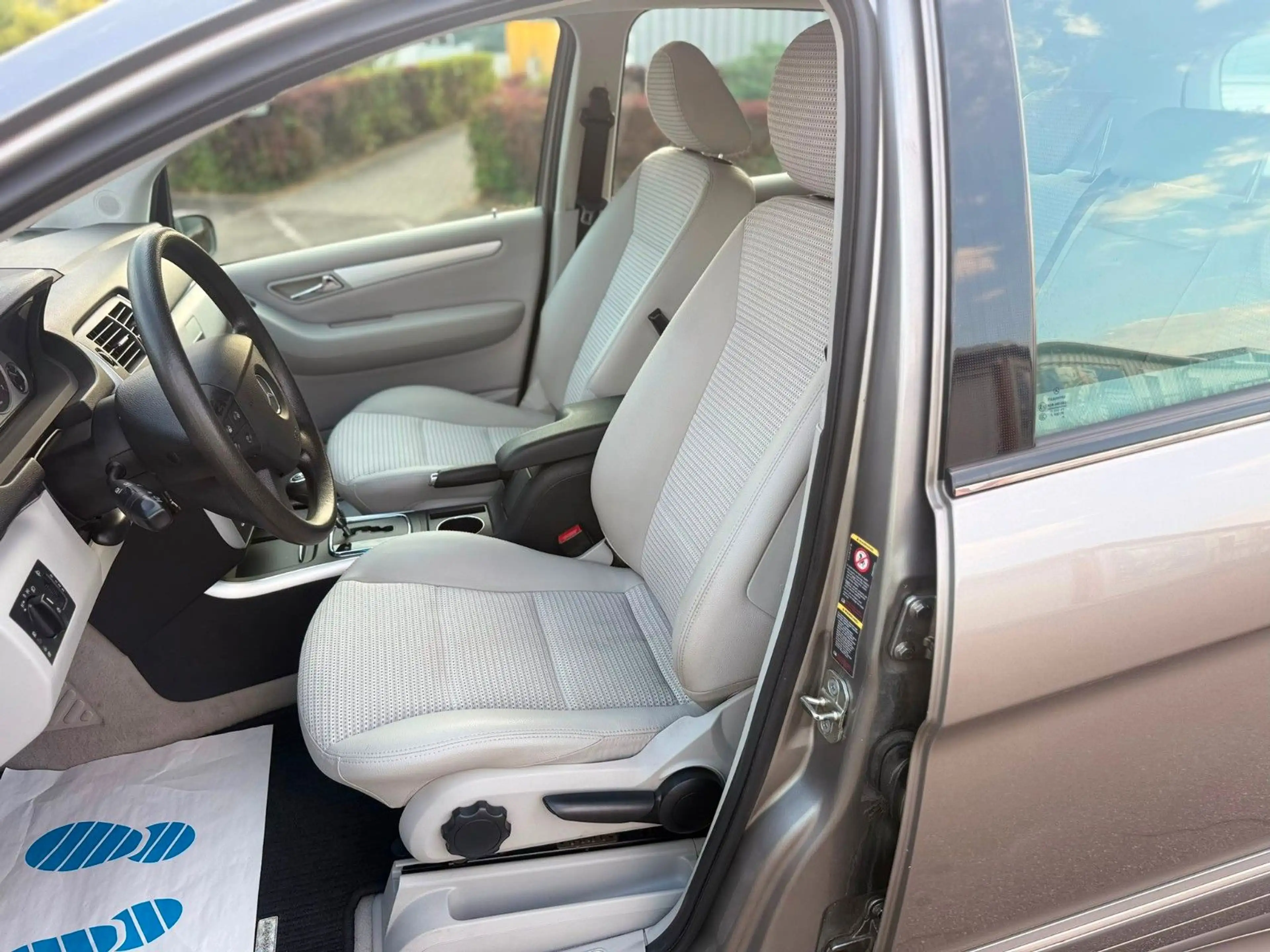 Mercedes-Benz B 200 /1Hand/Auto/Insp/Gar&Tüv Neu — photo 9