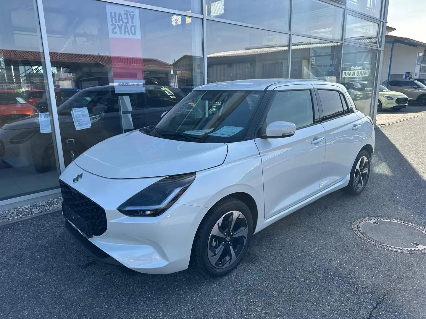 Suzuki Swift 1.2 Dualjet Hybrid 61 kW Comfort+ Mild-Hybrid 1... Blanc - 2