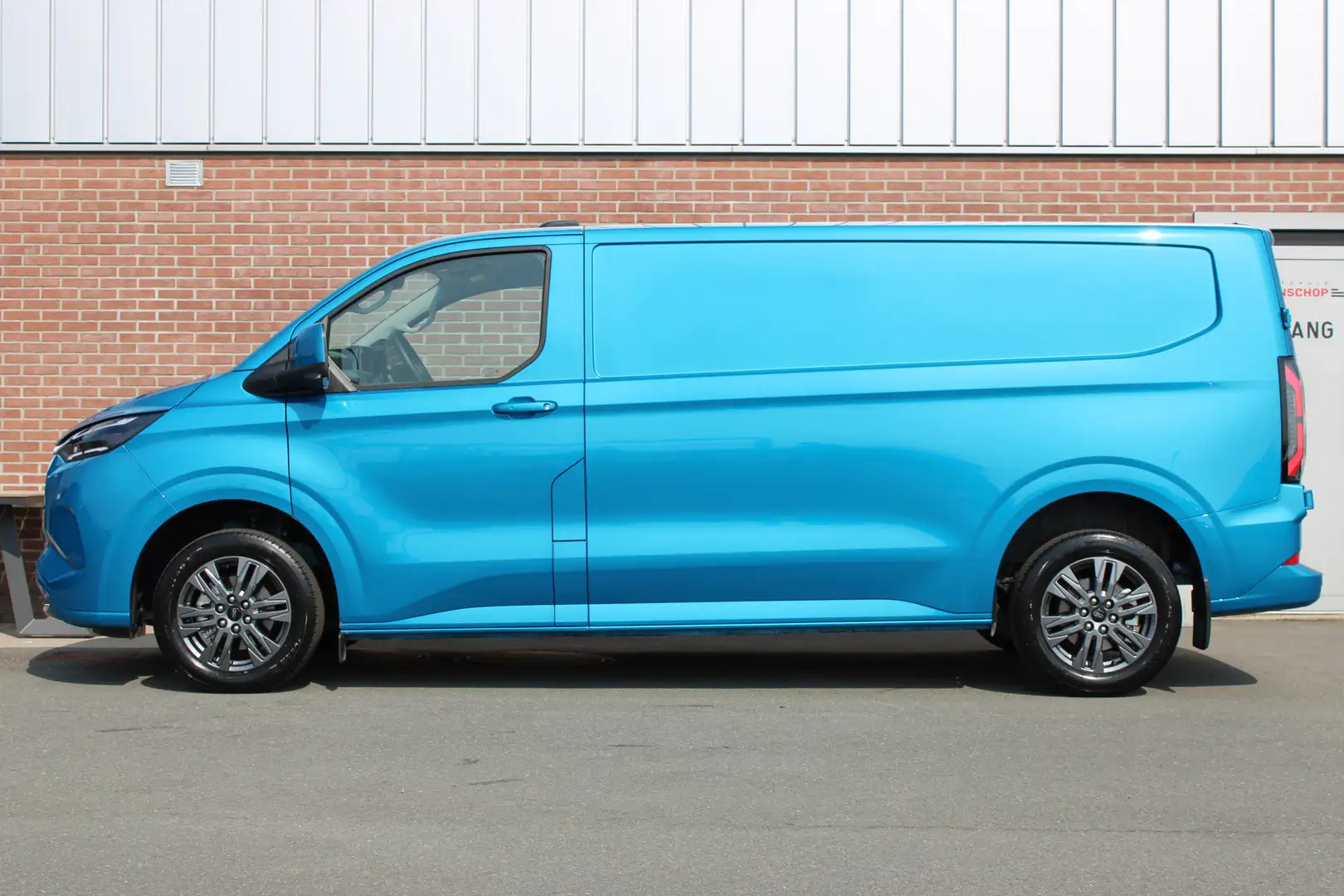Ford Transit Custom E-Transit 340 L2H1 218PK Limited 65 kWh |MATRIX-LE Blau - 2