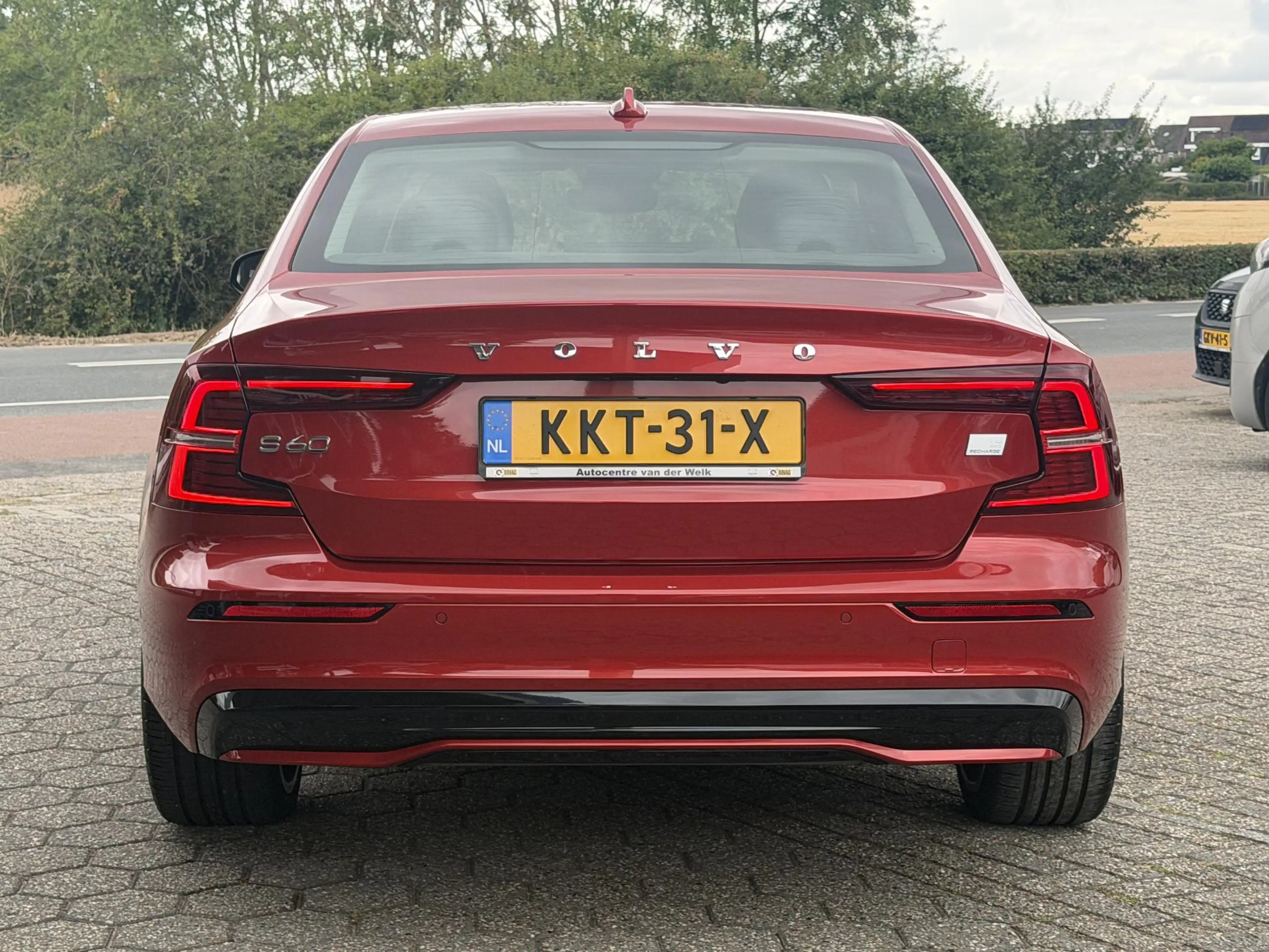 Volvo S60 2.0 Recharge T8 AWD Ultimate Bright PANO | 21" Vel — photo 11