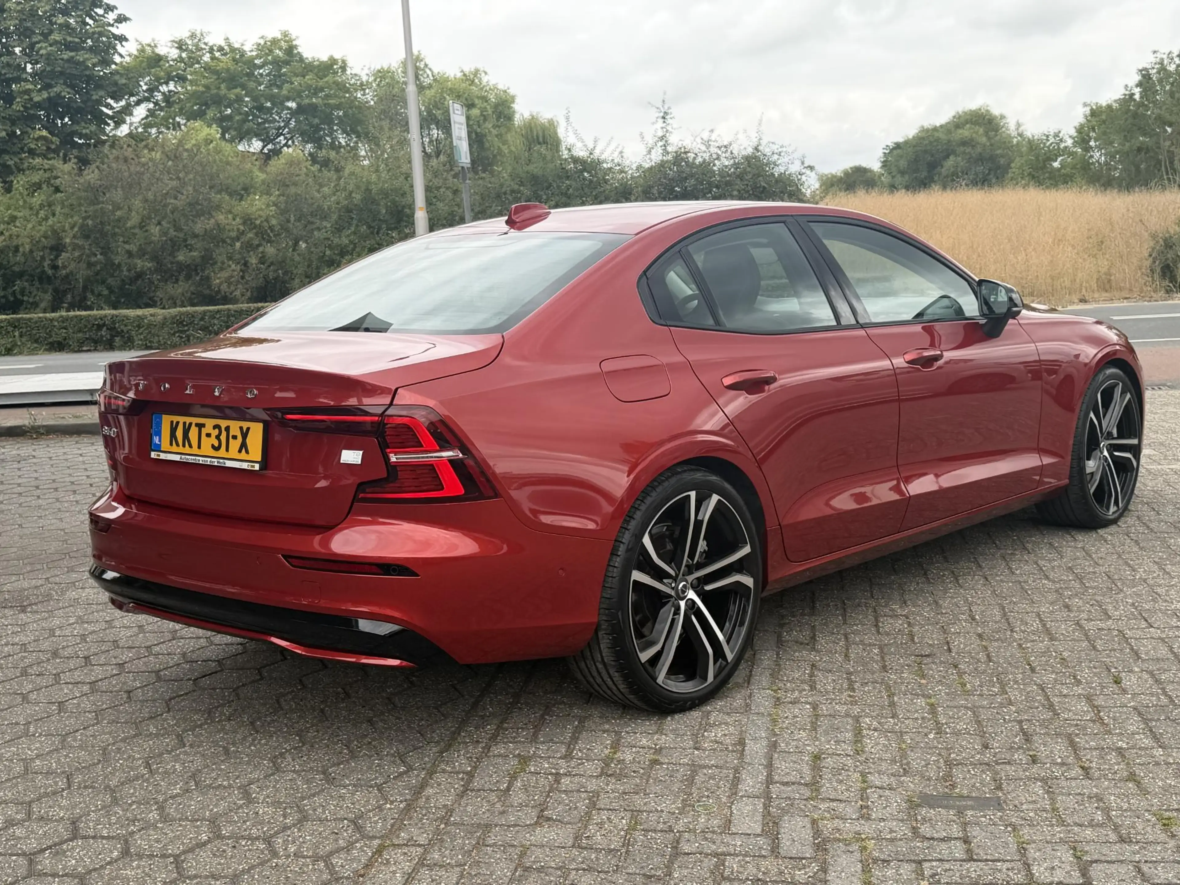 Volvo S60 2.0 Recharge T8 AWD Ultimate Bright PANO | 21" Vel — photo 12