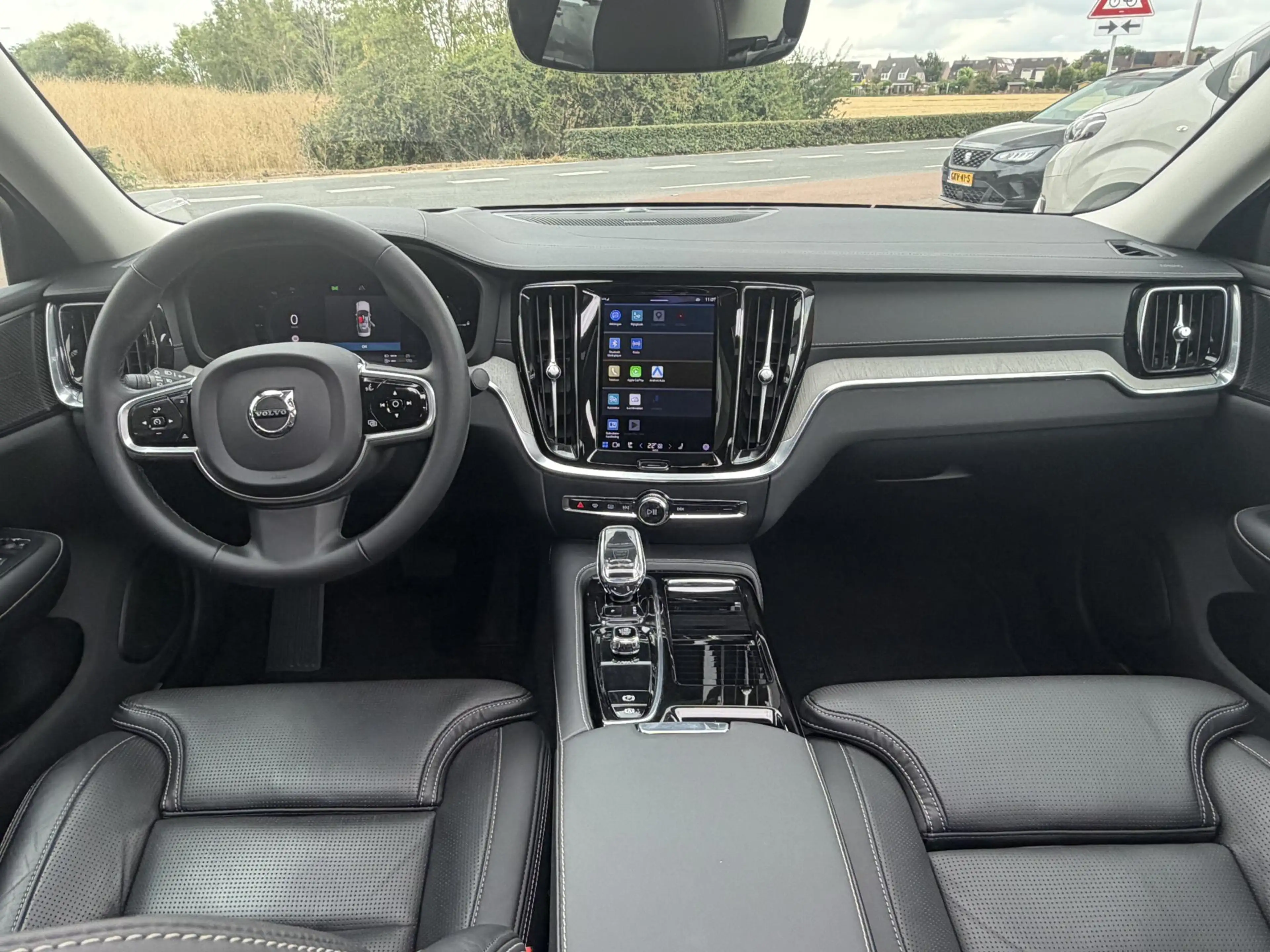 Volvo S60 2.0 Recharge T8 AWD Ultimate Bright PANO | 21" Vel — photo 3