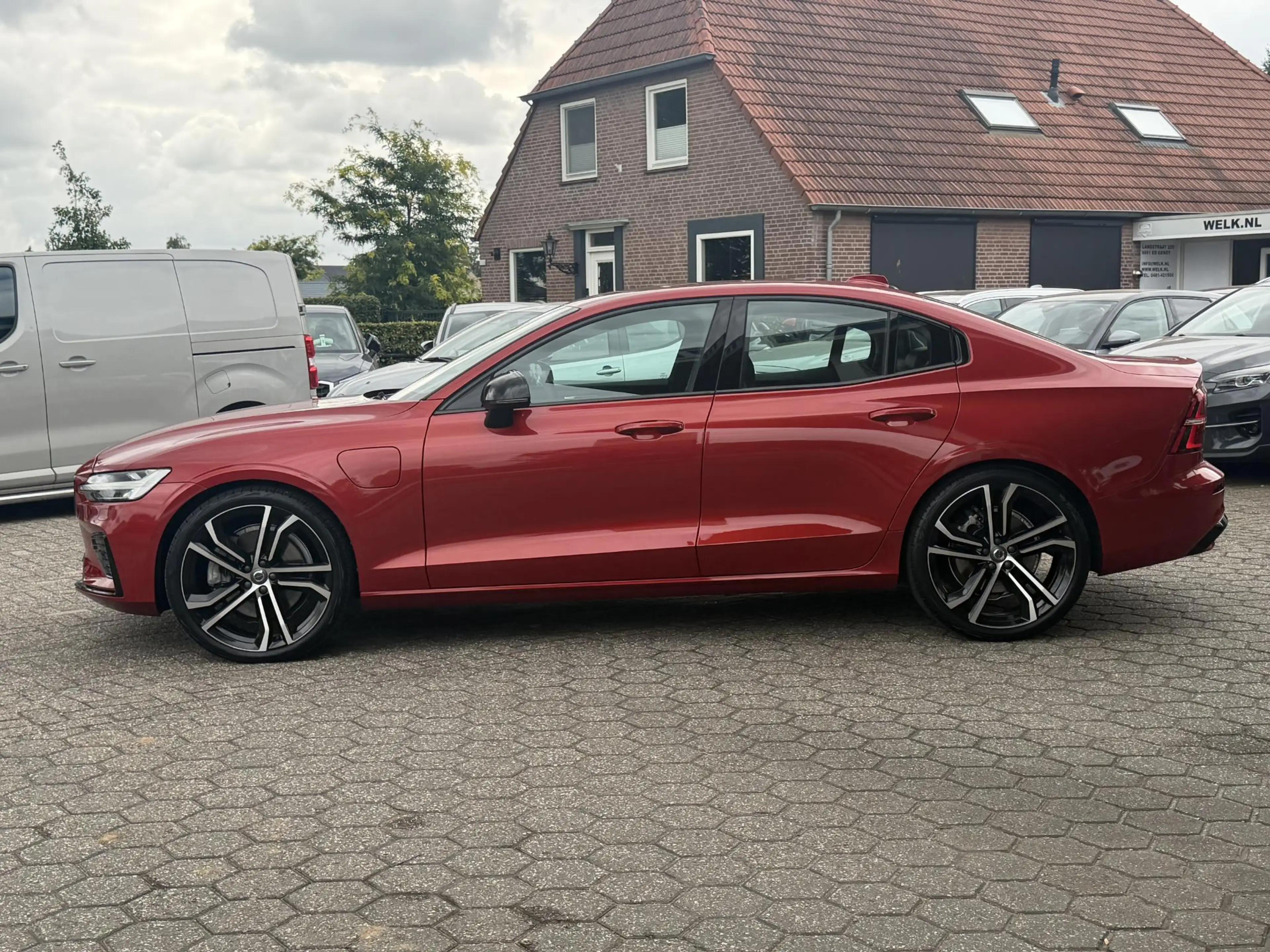 Volvo S60 2.0 Recharge T8 AWD Ultimate Bright PANO | 21" Vel — photo 8