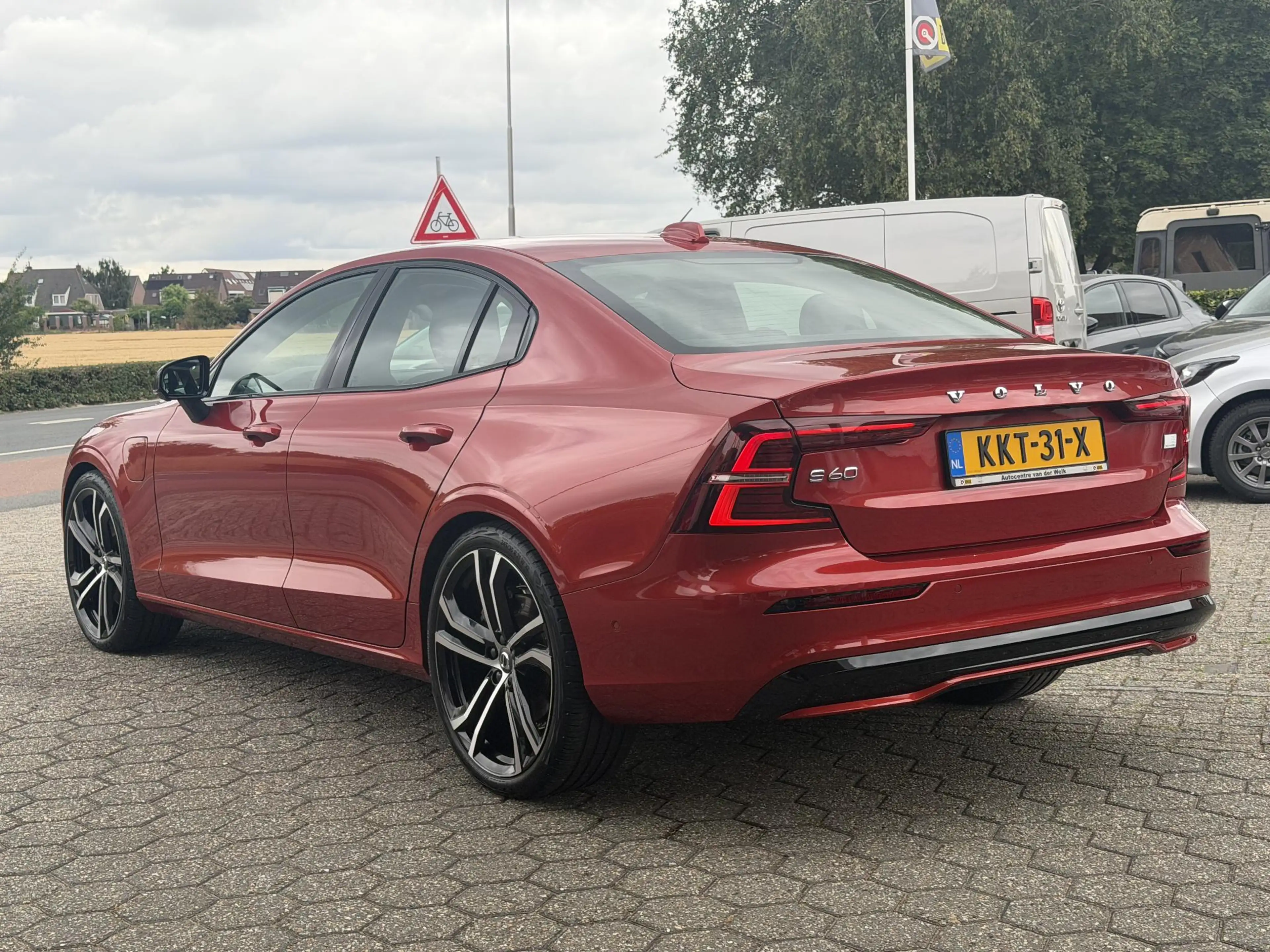 Volvo S60 2.0 Recharge T8 AWD Ultimate Bright PANO | 21" Vel — photo 9