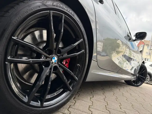 BMW 3 Series view 4