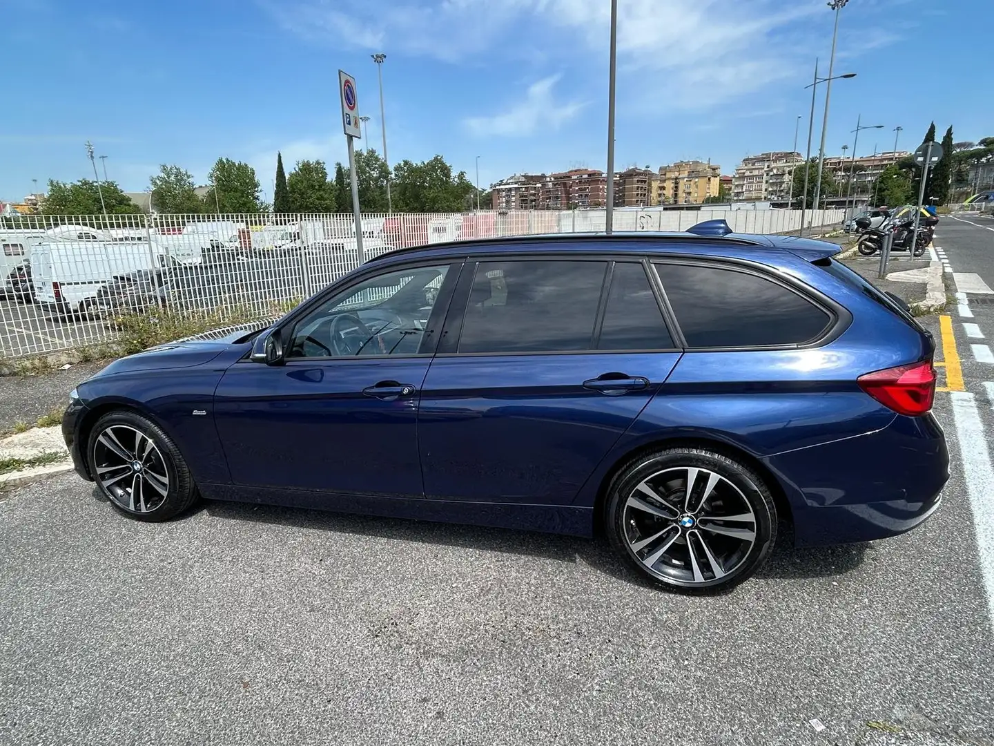 BMW 318 sport touring Blu/Azzurro - 1