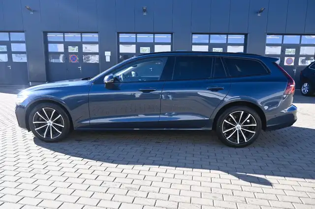 Volvo V60 view 2