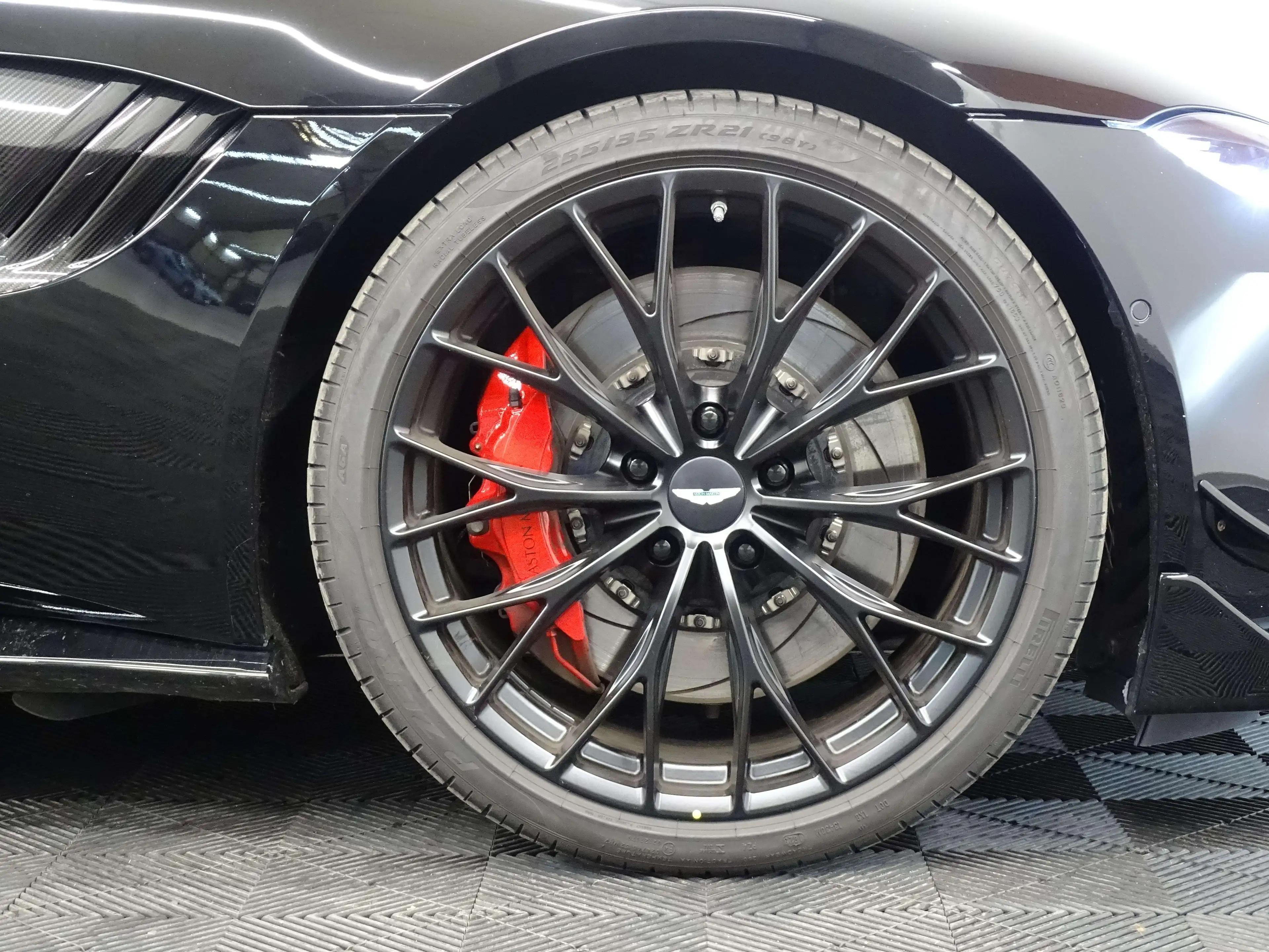 Aston Martin Vantage F1 Edition — photo 9